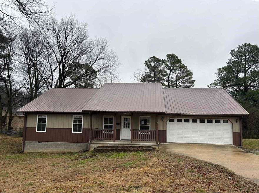 4 Bedroom, 2 Bath shophouse in Pocahontas AR. Home sits on a nice size corner lot and has cute front porch, hardwood flooring, open kitchen/living, 2 car garage and back deck. The following flood zone information has been obtained for the property. Flood Zone Designation: X.  Agents, see additional remarks AND Associated Documents. Upon offer acceptance, Buyers Agent is expected to deliver to Listing Agent earnest money in form of a cashier's check made out to Buyer's chosen title co along with the pre-qual bank letter and/or bank letter showing proof of funds.
