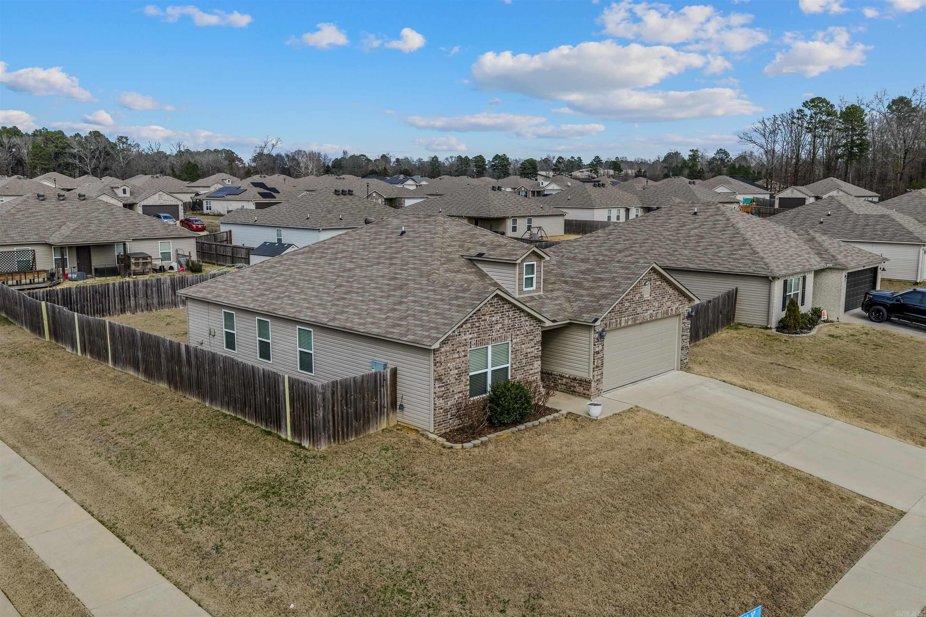 BENJAMIN GROVE - Residential