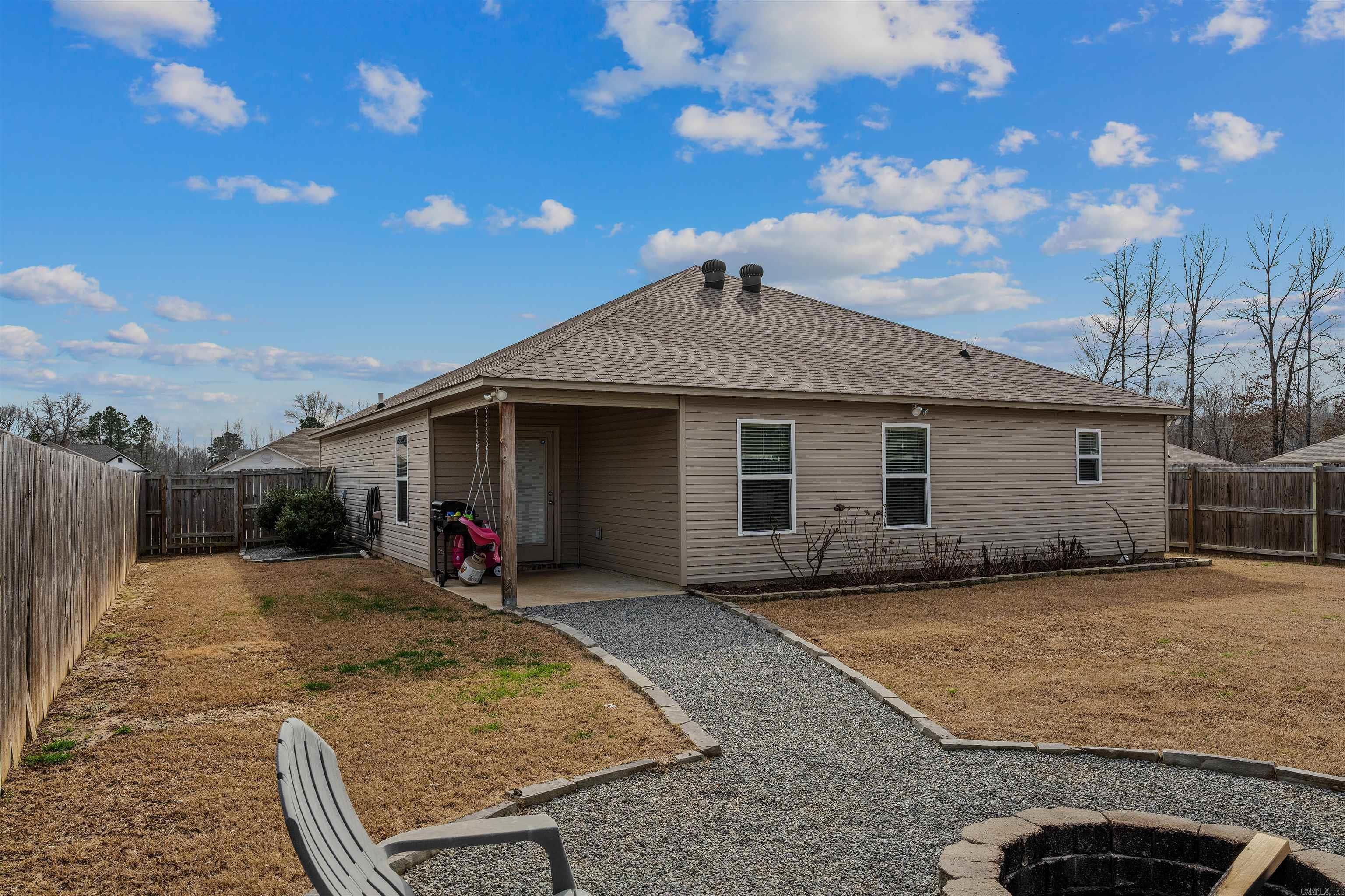 BENJAMIN GROVE - Residential