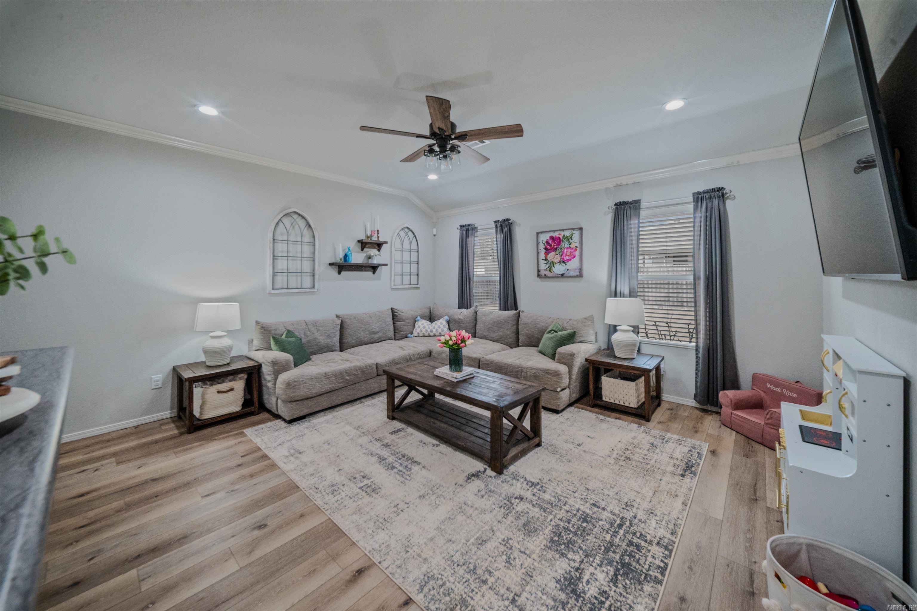 BENJAMIN GROVE - Residential