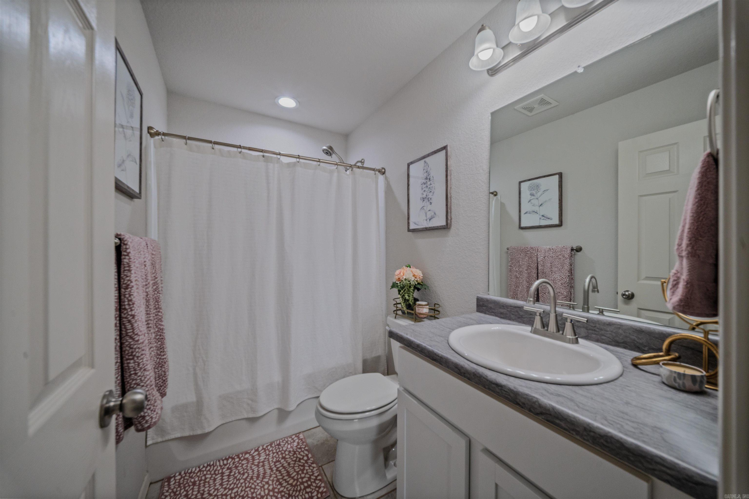 BENJAMIN GROVE - Residential