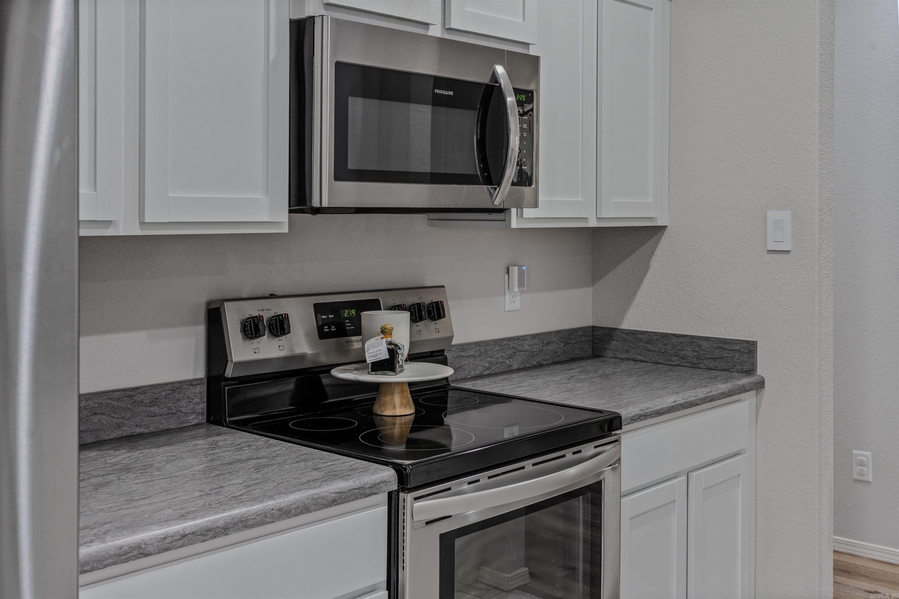 BENJAMIN GROVE - Residential