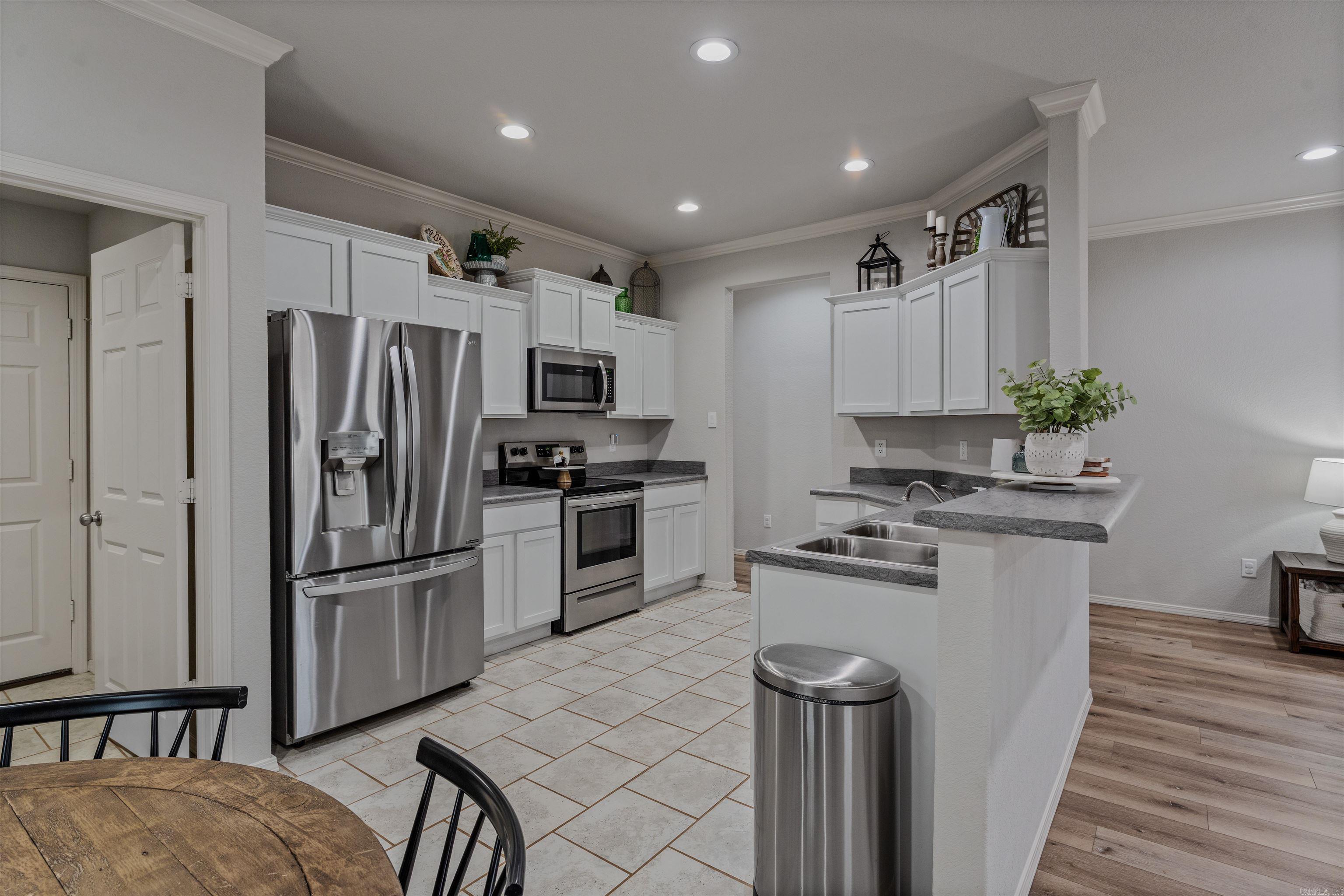 BENJAMIN GROVE - Residential