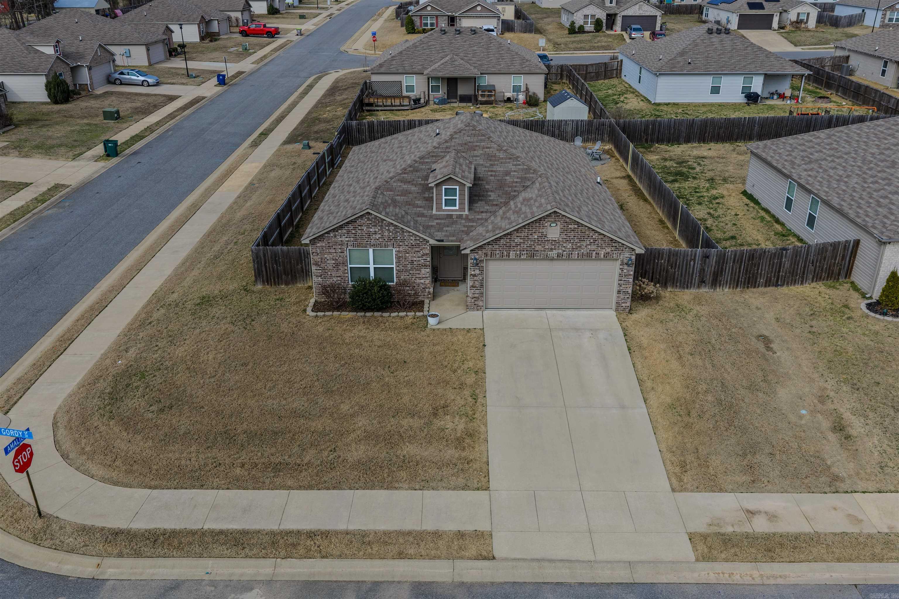 BENJAMIN GROVE - Residential