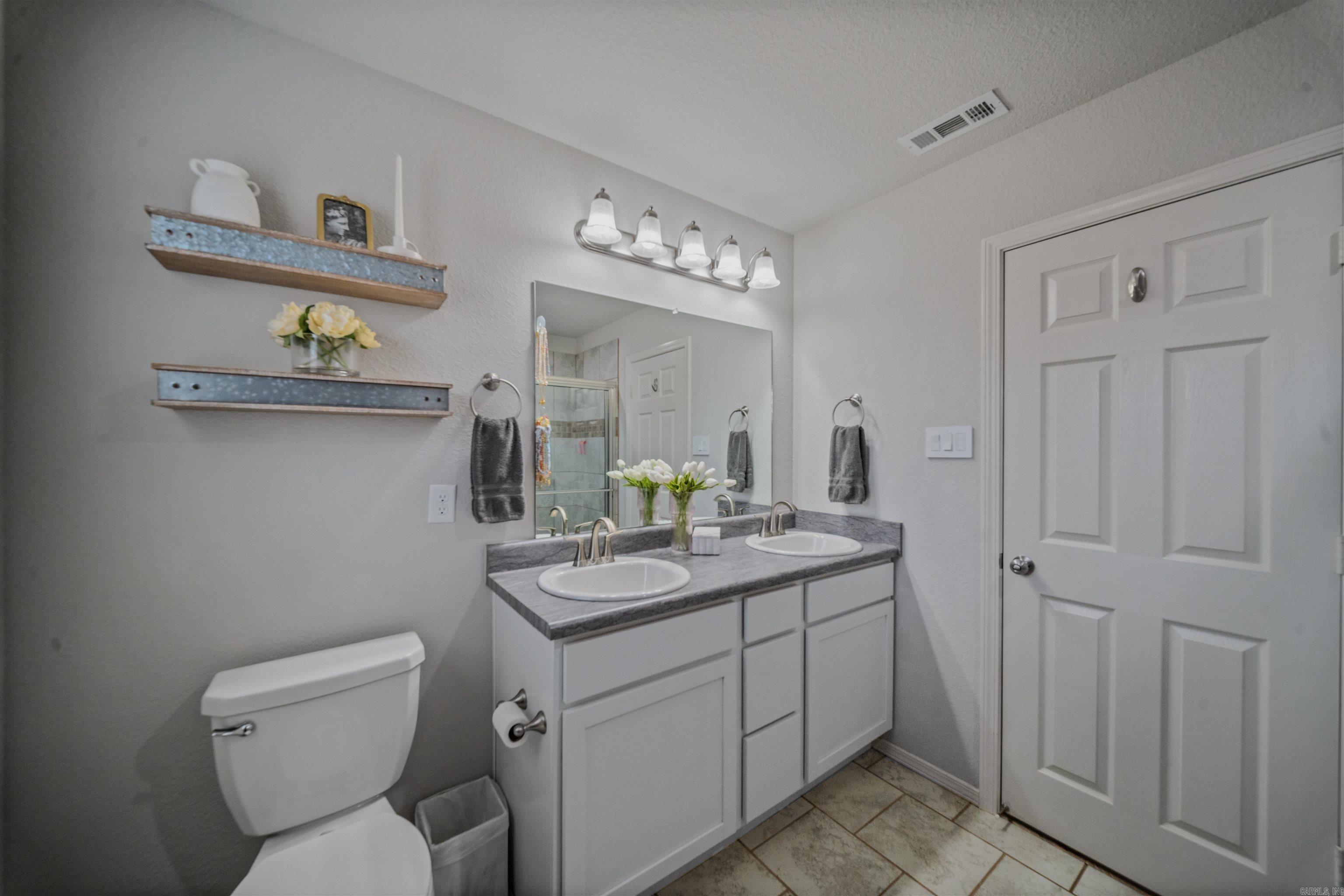 BENJAMIN GROVE - Residential