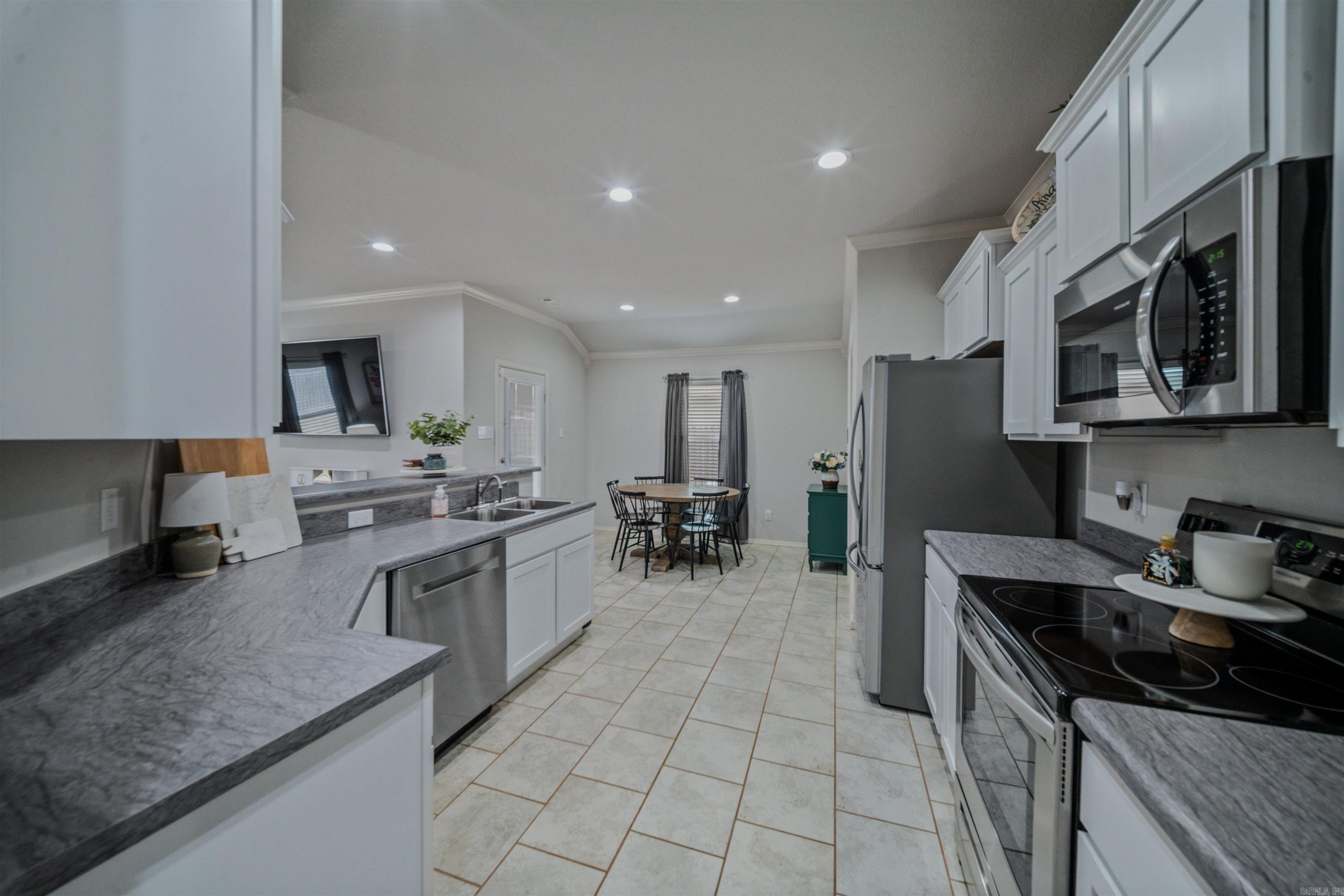 BENJAMIN GROVE - Residential