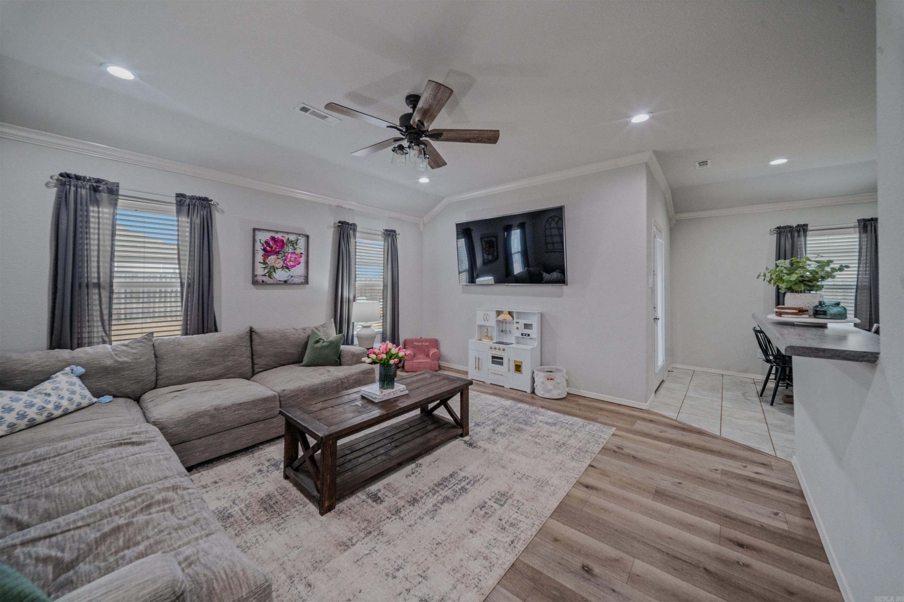 BENJAMIN GROVE - Residential