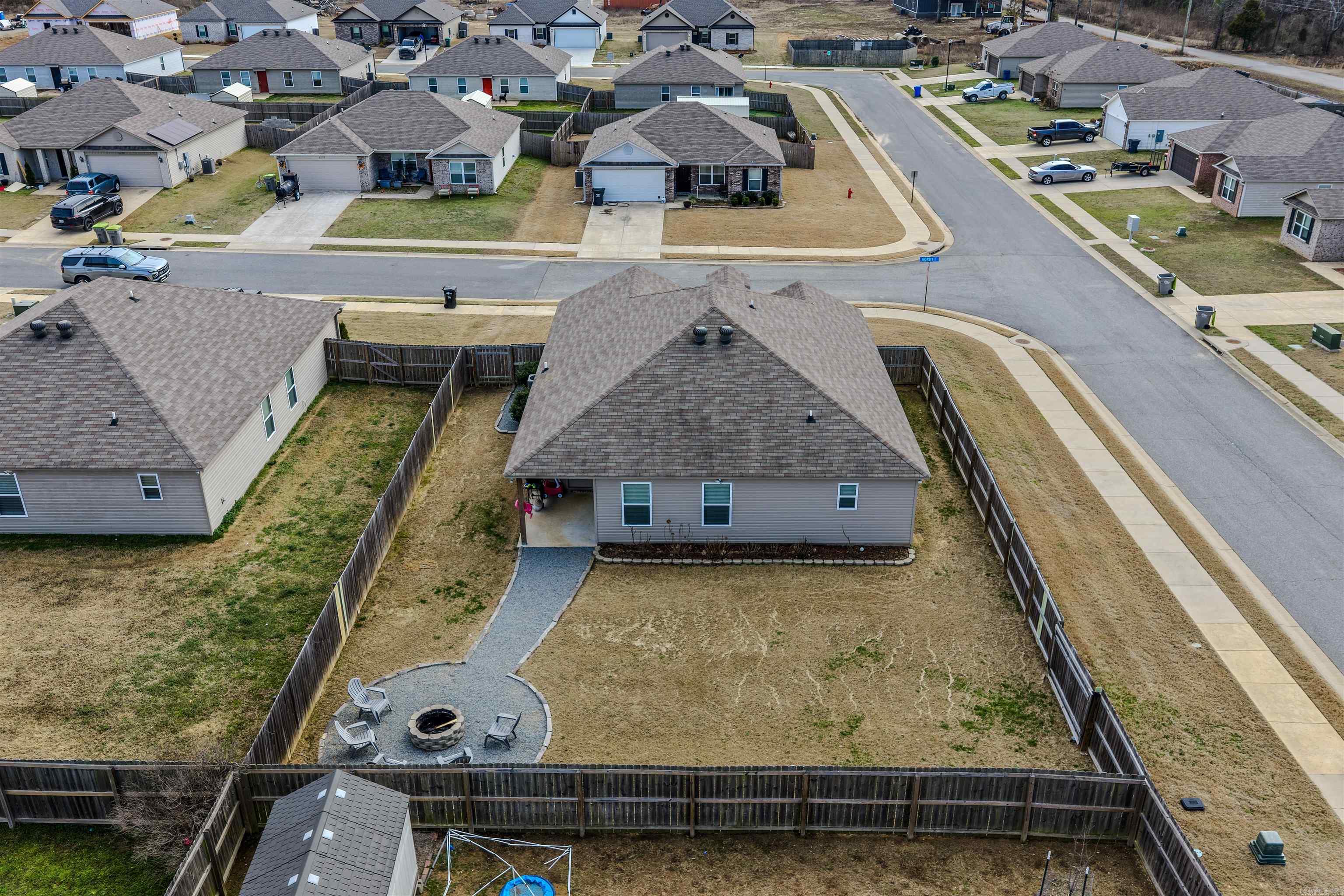 BENJAMIN GROVE - Residential