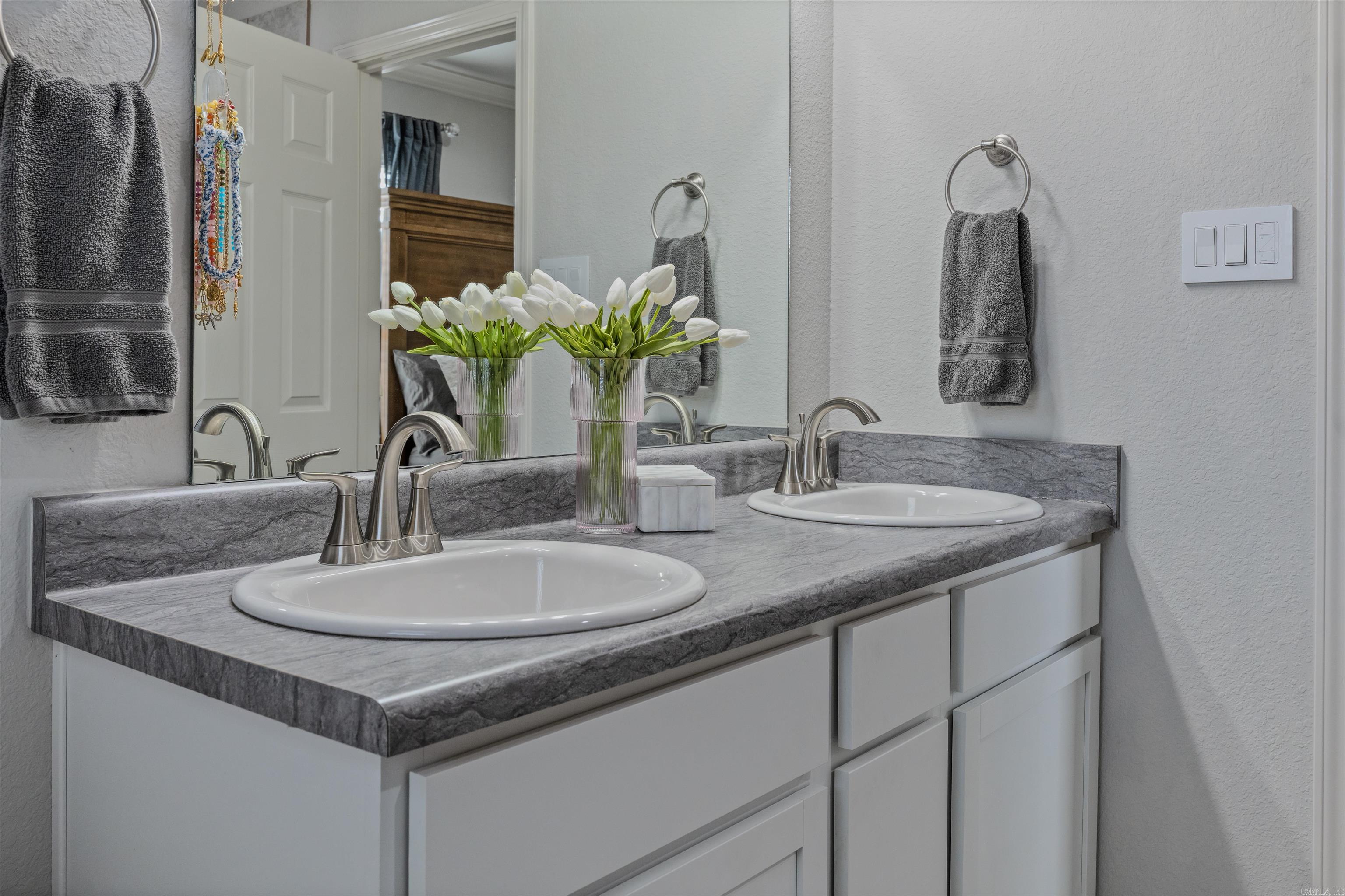 BENJAMIN GROVE - Residential