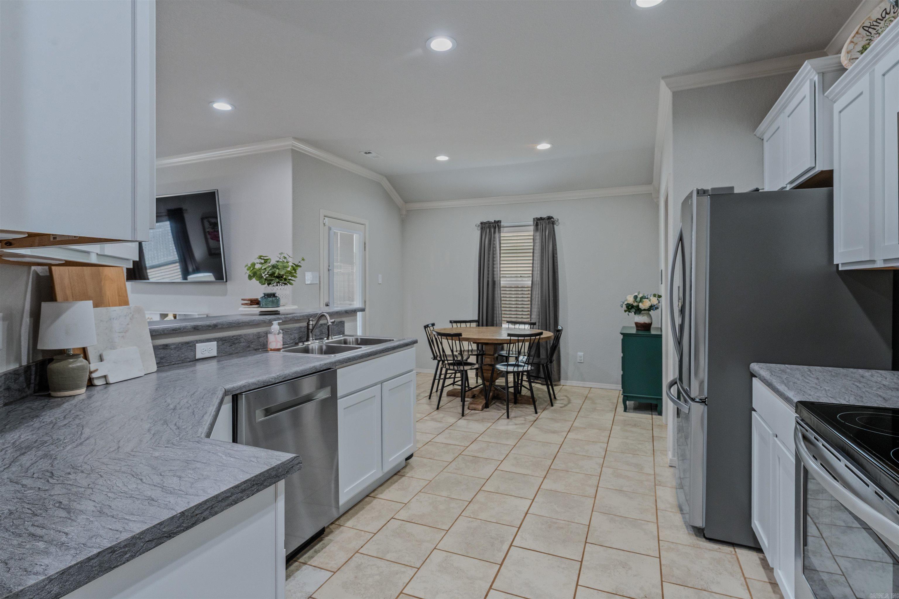 BENJAMIN GROVE - Residential