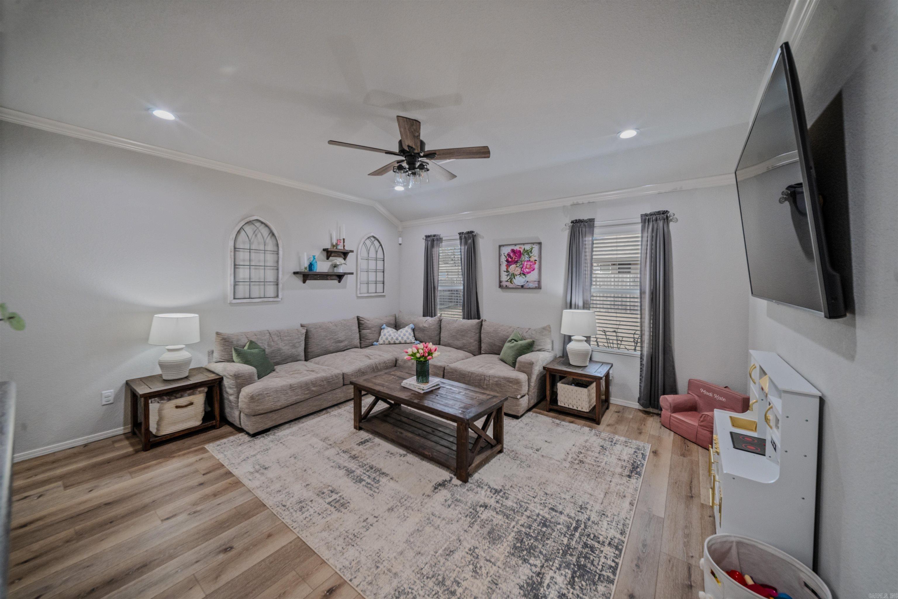 BENJAMIN GROVE - Residential