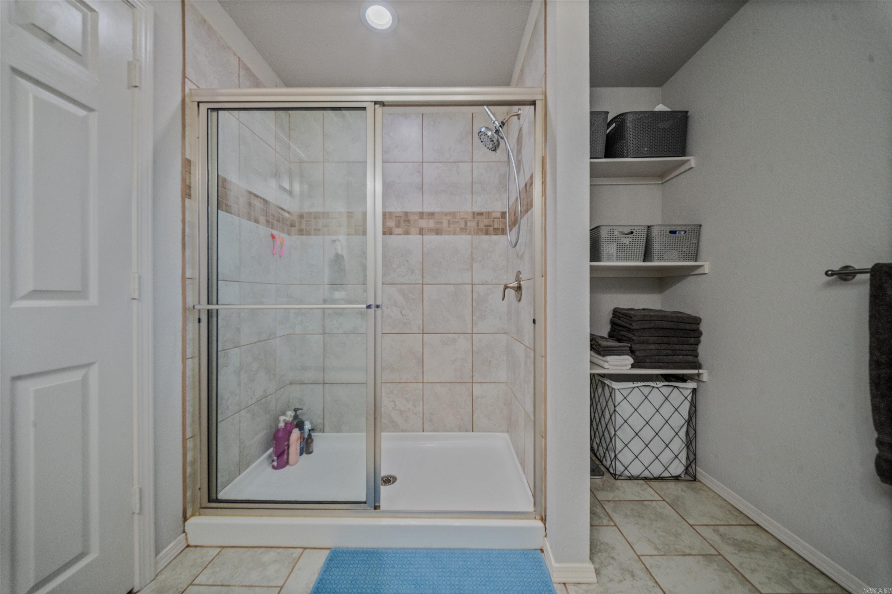 BENJAMIN GROVE - Residential