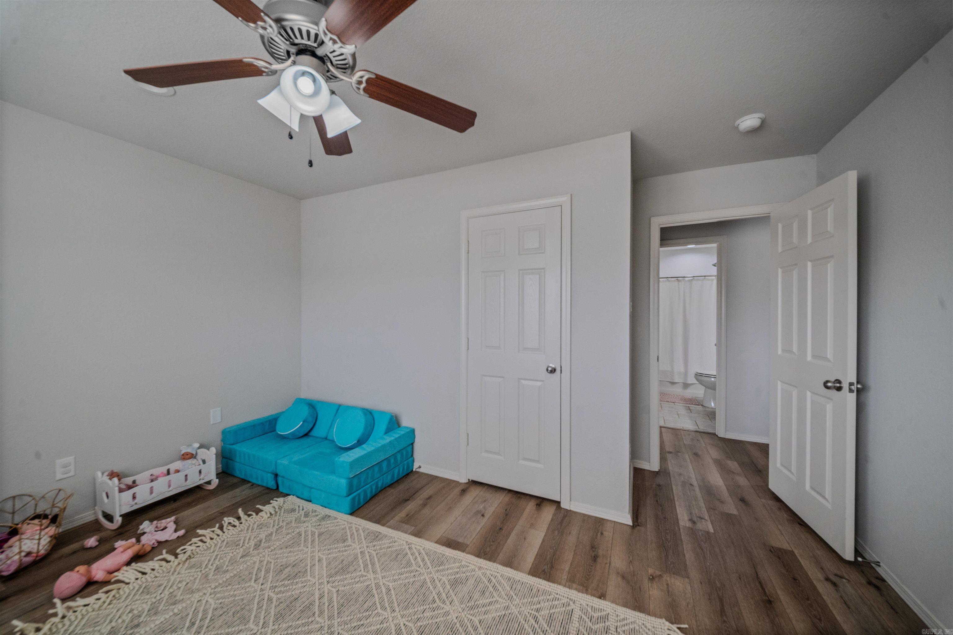 BENJAMIN GROVE - Residential