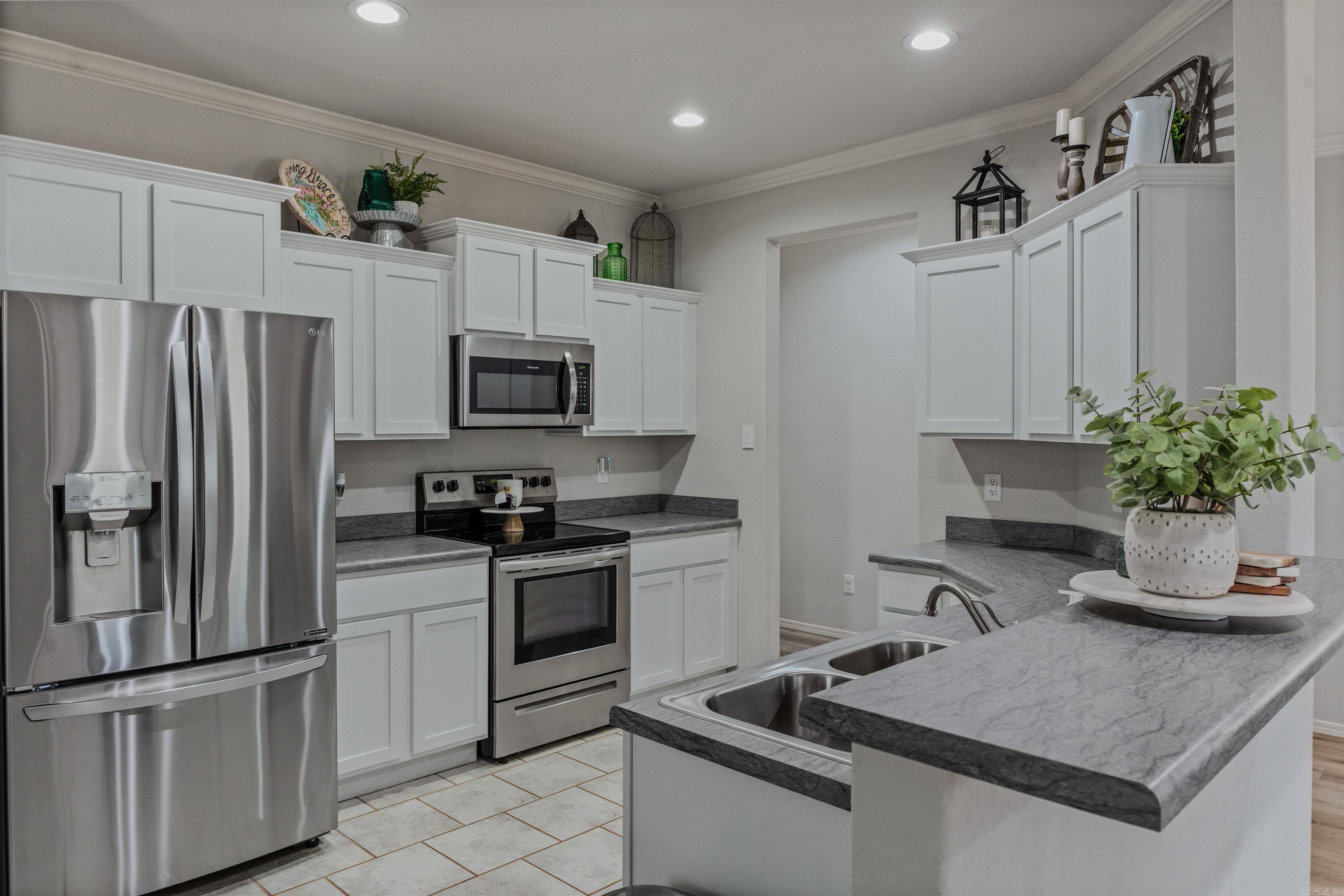 BENJAMIN GROVE - Residential