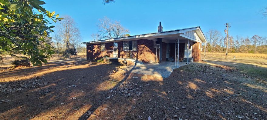 This home is ready for a new family or an investor! Welcome to the market a 3bd 2 bth home on 1 acre! Conveniently located right outside of Heber Springs and Pangburn you can live in the country and only be 15 minutes from work! Come see today! It won't last long!