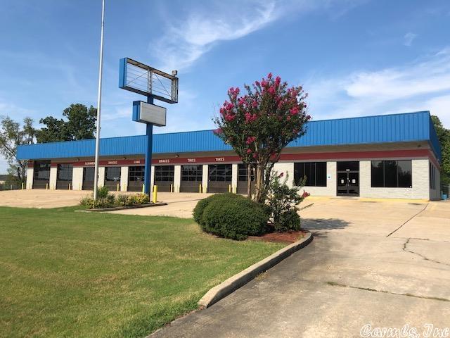 Former Gateway Tire in Paragould. 9 doors, truck bay, customer area, sales area and warehouse storage.