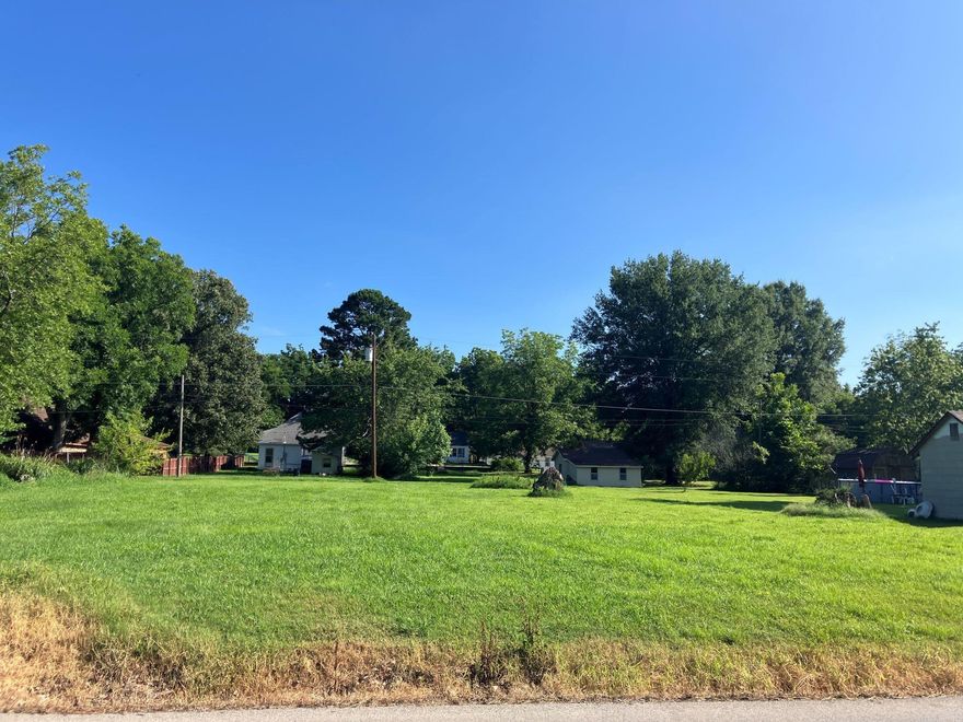 853 W. Clay St in Piggott is a 100'x140' (.32 acre) lot. With all city utilities on the property this property is ready to build on!