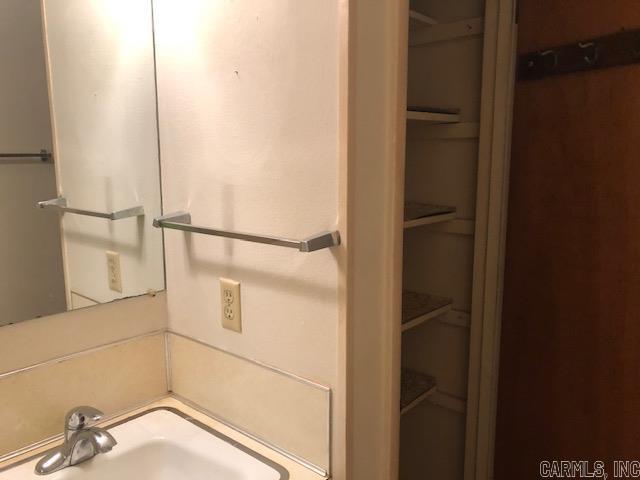 Lyn Dell Arces - Residential