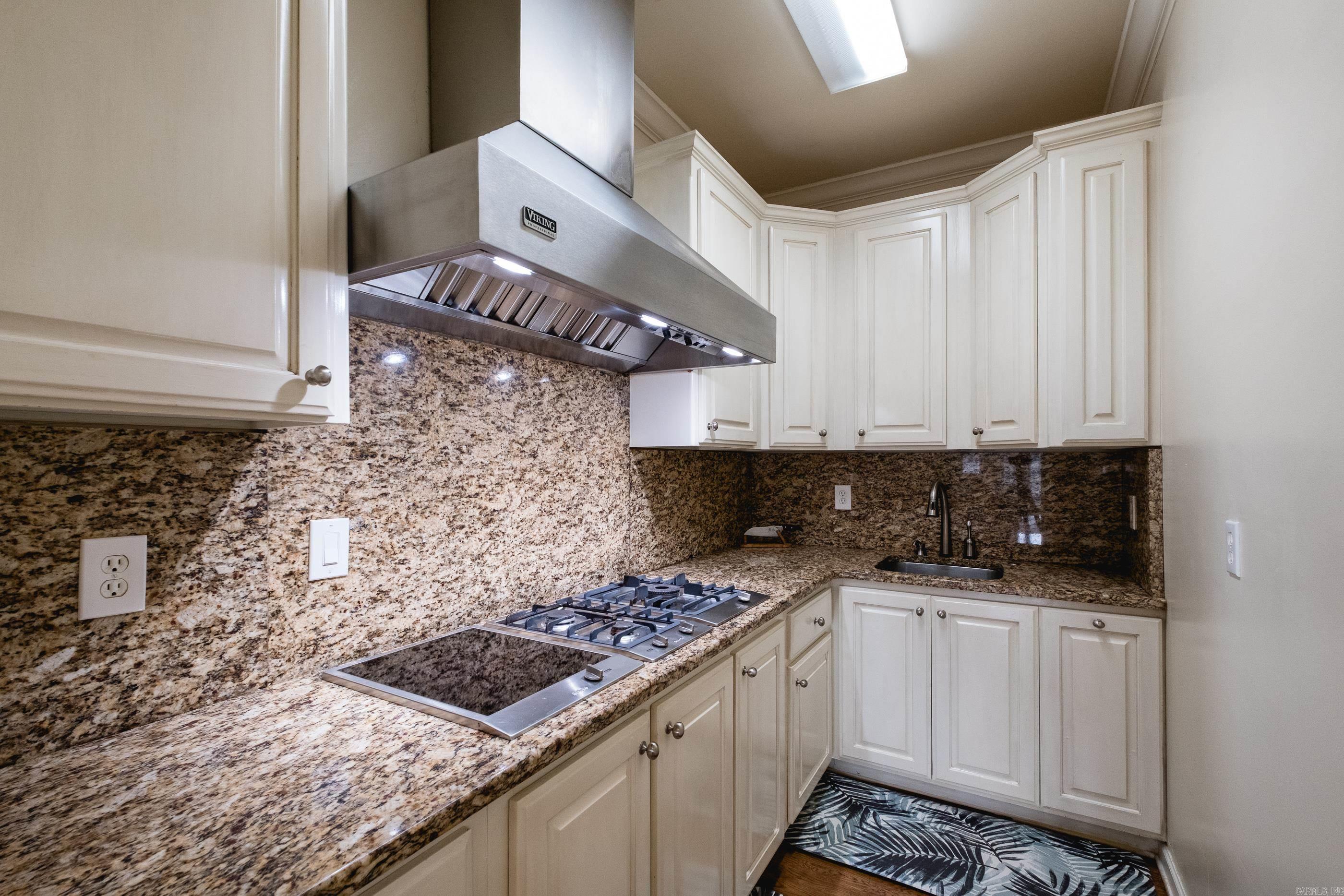 CHENAL VALLEY CHENAL CIRCLE - Residential