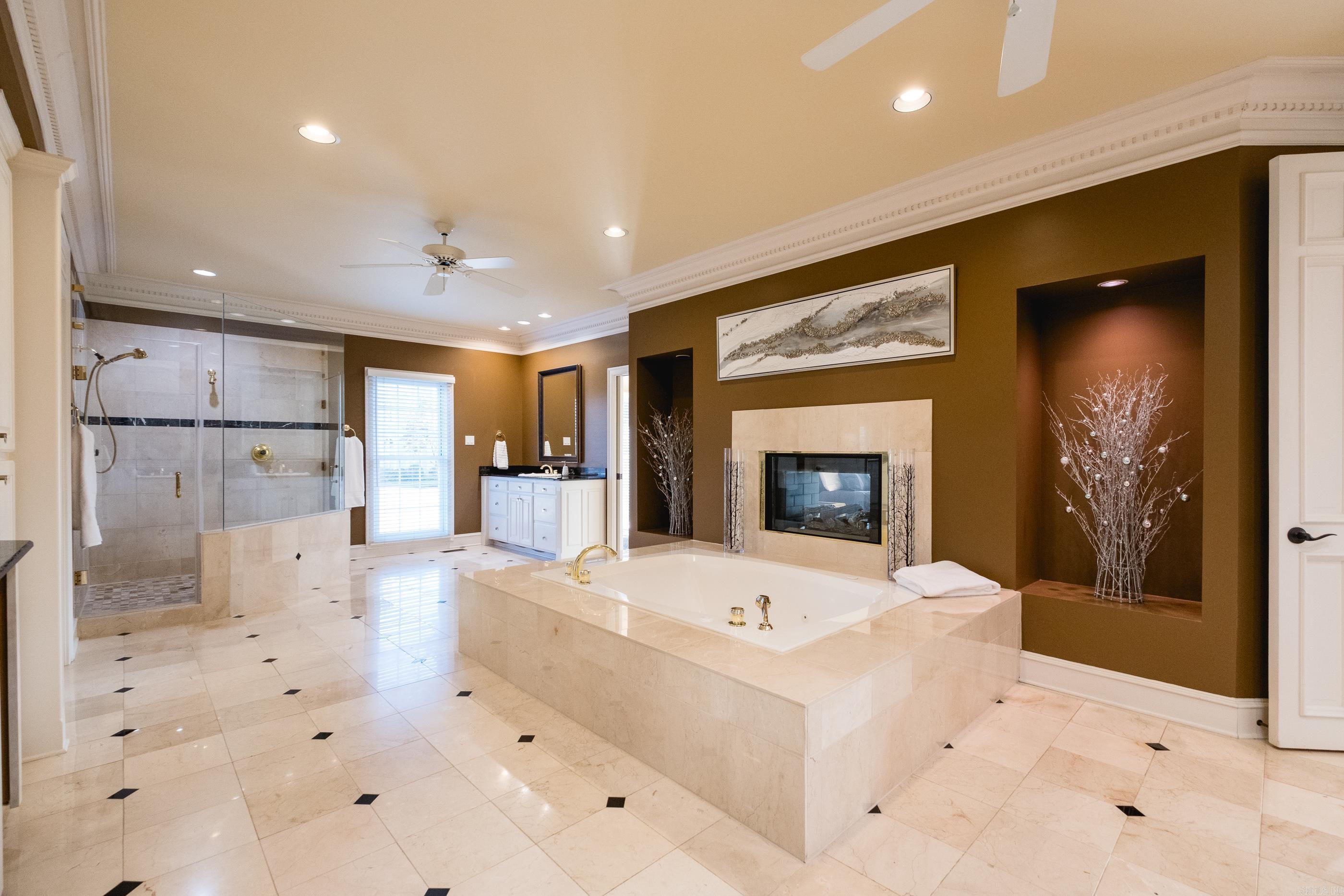 CHENAL VALLEY CHENAL CIRCLE - Residential