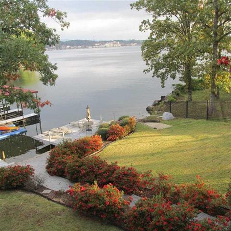 Craftsmanship shows in this well designed Lake Hamilton home.This luxurious home offers 4 bedrooms, 4.5 baths with the convenience of separate office.Office could be used as 5th bedroom. Features include a gourmet kitchen, w/double ovens, ice maker, ss appliances,& gas range. Large windows for natural light and gorgeous lake views. Lower level for in-laws/ guests, features 2 bedroom/2 bath, living area, kitchenette & laundry. Double covered boat dock, separate swim dock. 2 Slip sea doo dock & 2 Lifts.