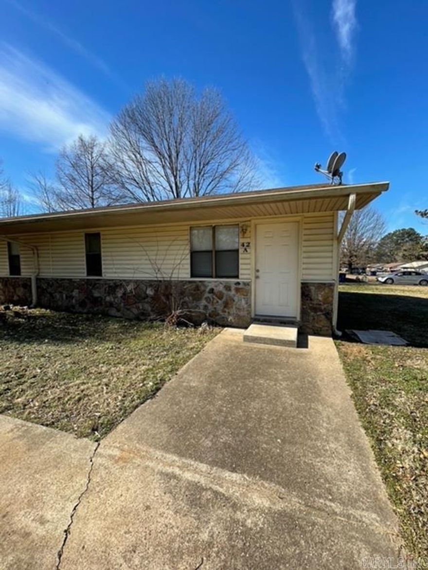 Cozy 2 bd 1 ba duplex in the heart of Cabot. Close to local shopping, restraunts, and schools. Schedule today!