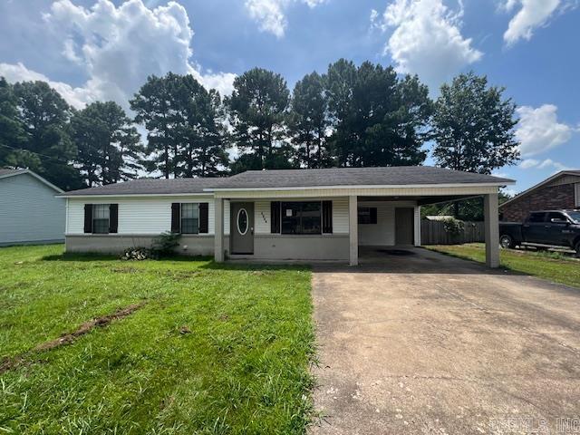 Just Listed on the West Side of Paragould! This move in ready 4 bed, 2 bath home has everything youāre looking forā Two spacious living areas, an updated kitchen with modern finishes On-trend colors throughout, fully fenced backyard with a covered porch for relaxing evenings. The slab foundation = low maintenance & peace of mind Located on the desirable west side of Paragould, this home is move-in ready and waiting for you! Agents see agent remarks for offer submission