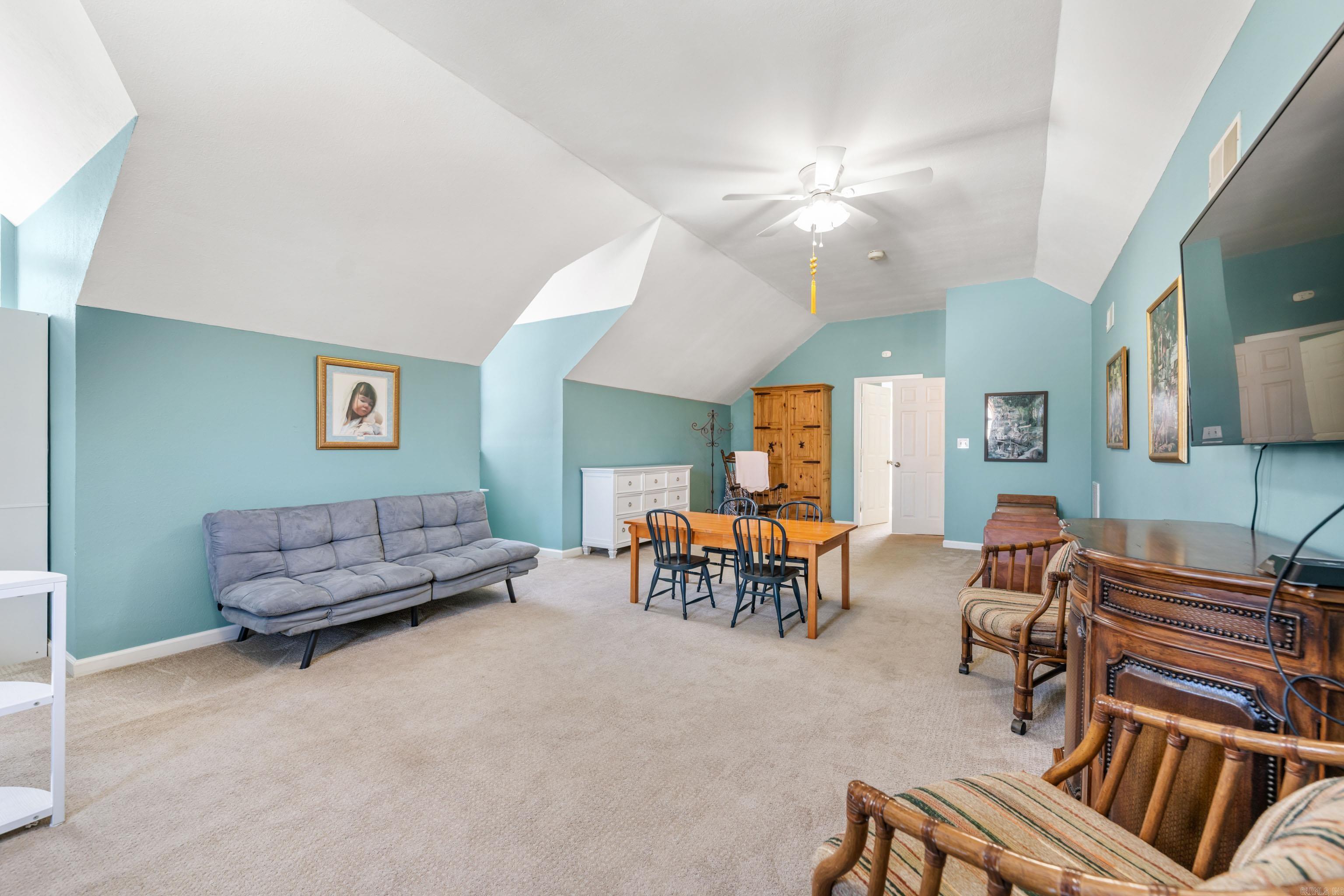 WOODLAND BLUFF - Residential