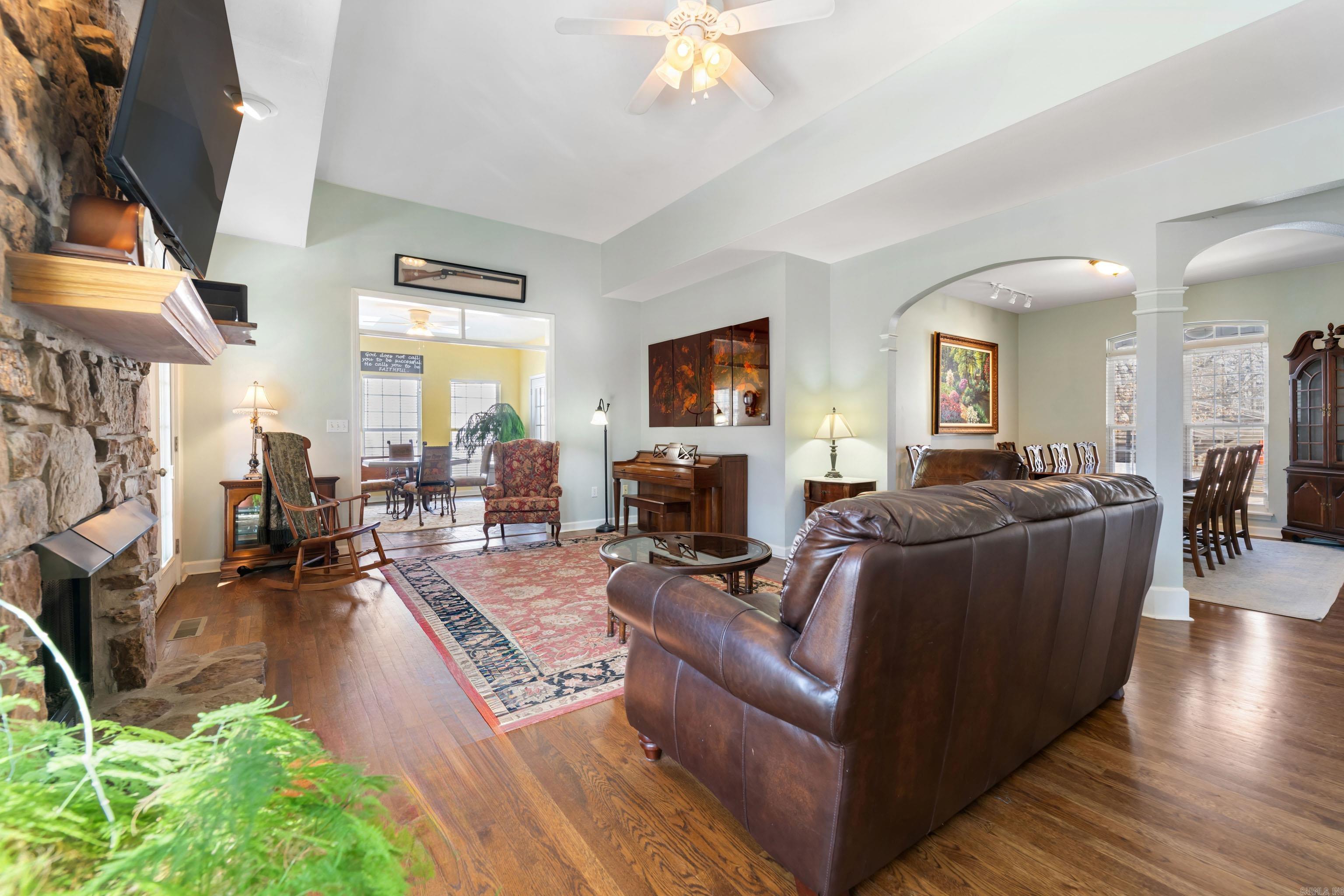 WOODLAND BLUFF - Residential