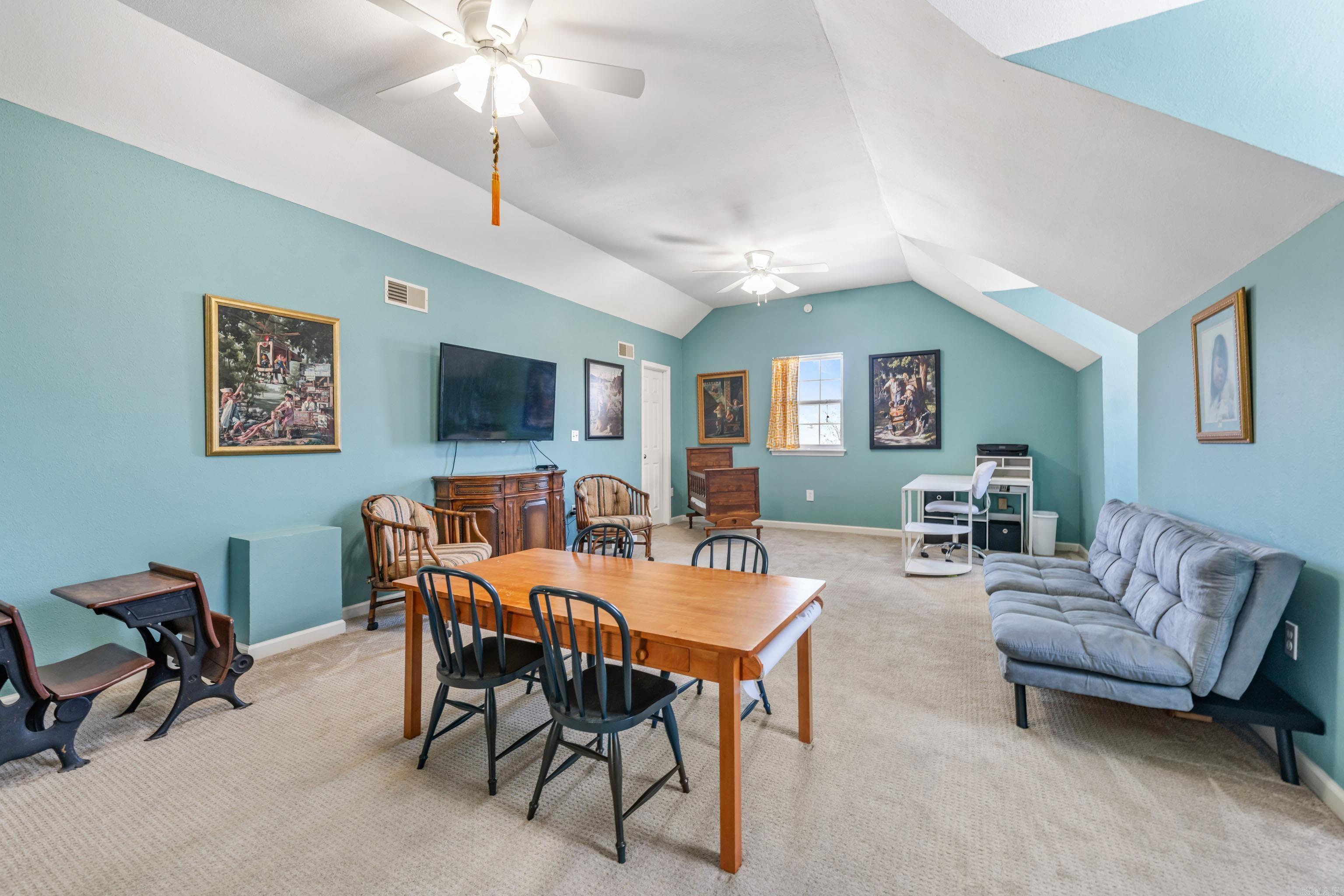 WOODLAND BLUFF - Residential