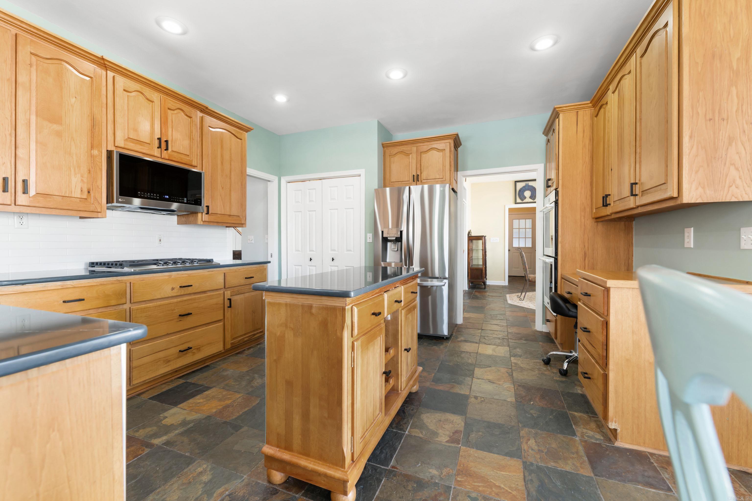 WOODLAND BLUFF - Residential