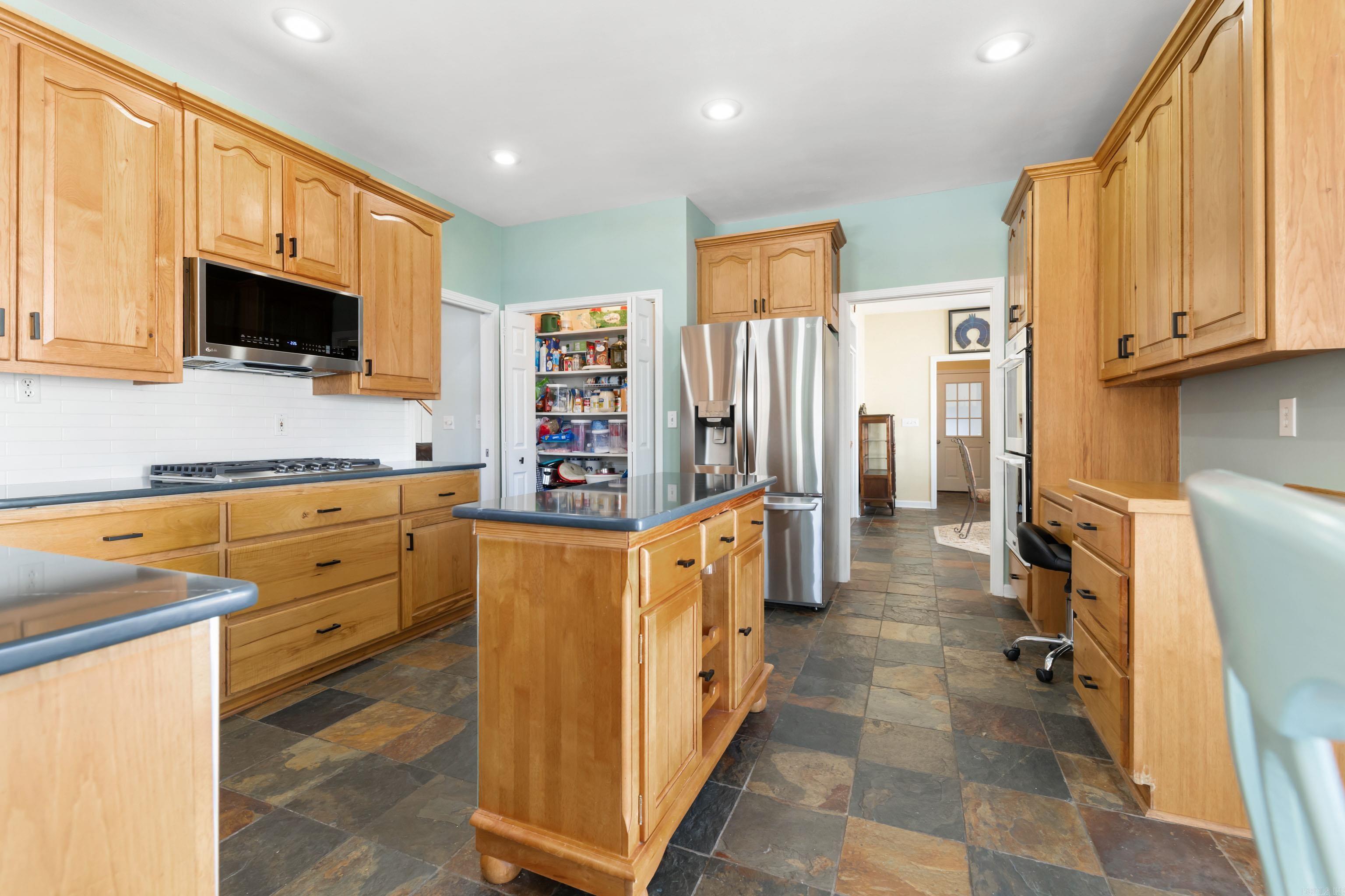 WOODLAND BLUFF - Residential