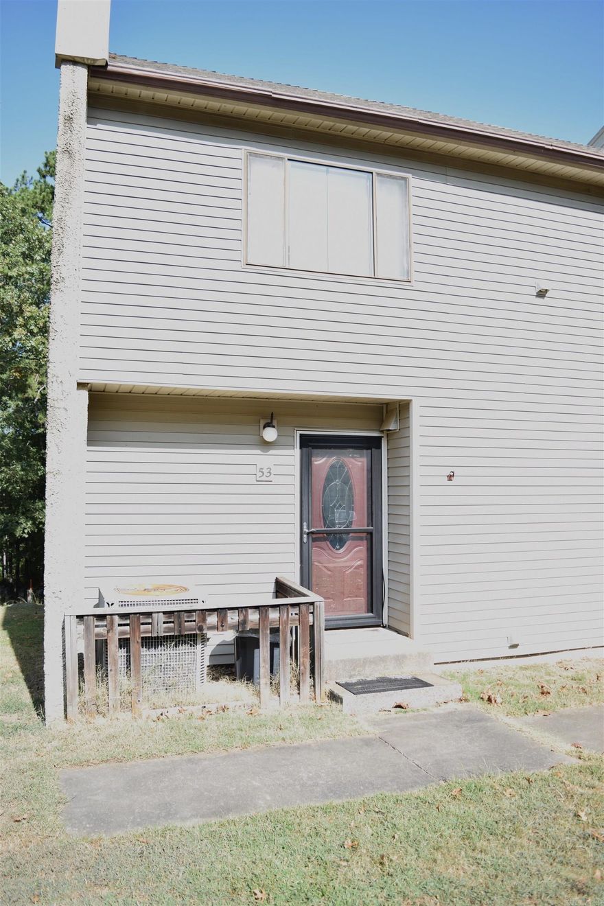 Come view this easy walk in townhome!! It is walking distance to Cool Pool, Pickle ball courts, tennis courts!! 2 bedrooms and 1.5 baths is waiting for you!! Call today to schedule an appointment!