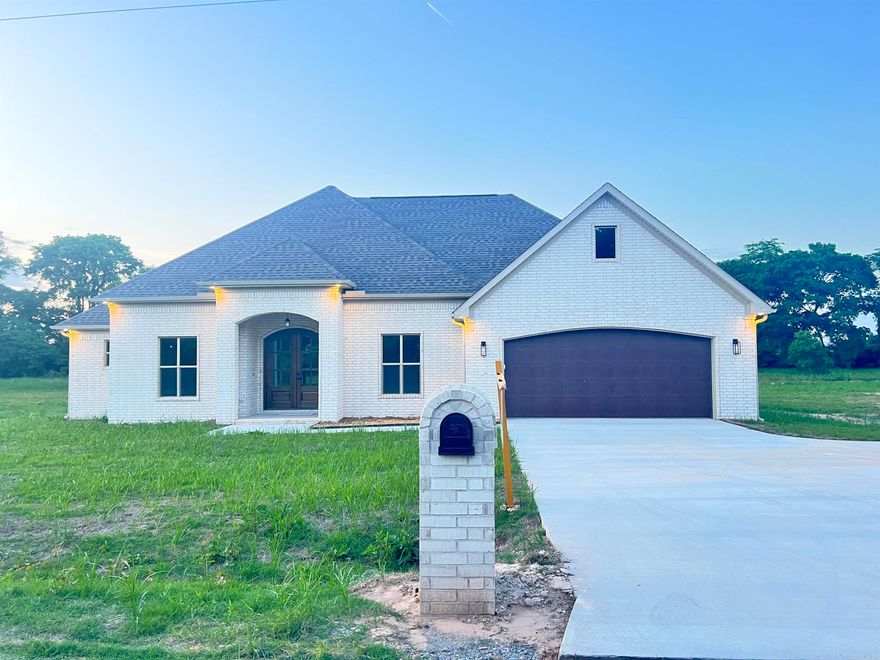 Brand new beautiful home, ready for move in. Must see!!!!!!!!!