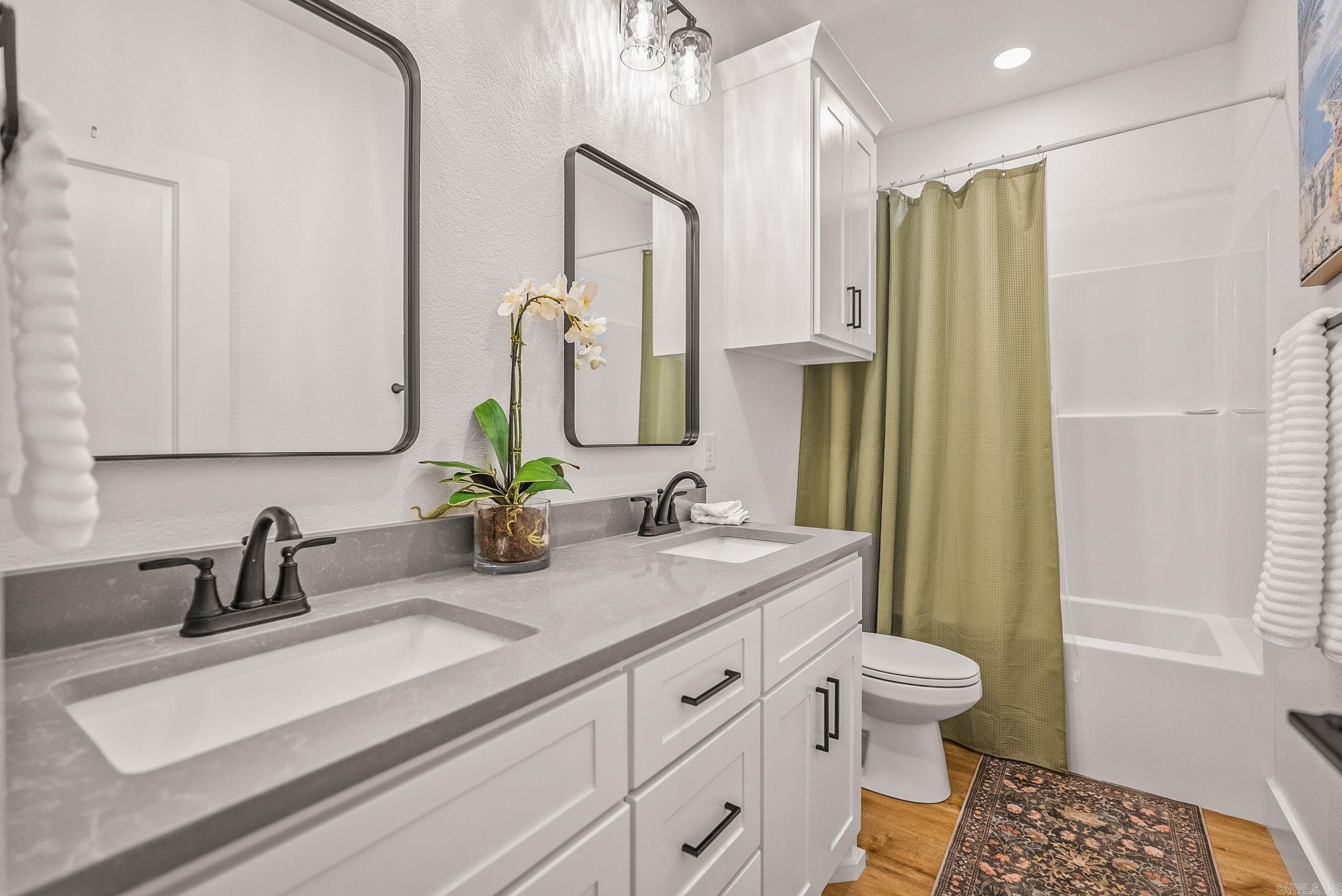 ULES WATSON PLACE - Residential