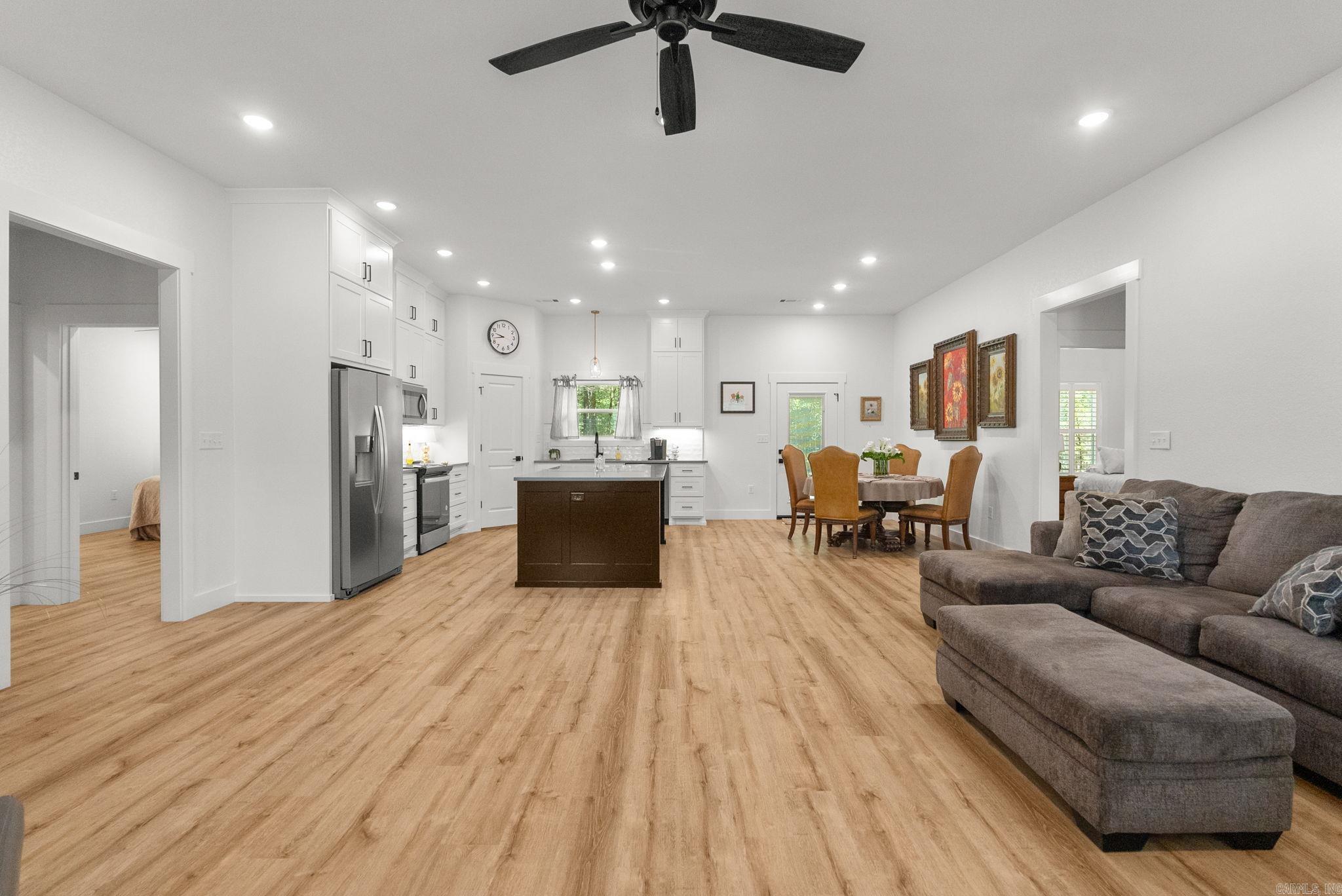 ULES WATSON PLACE - Residential