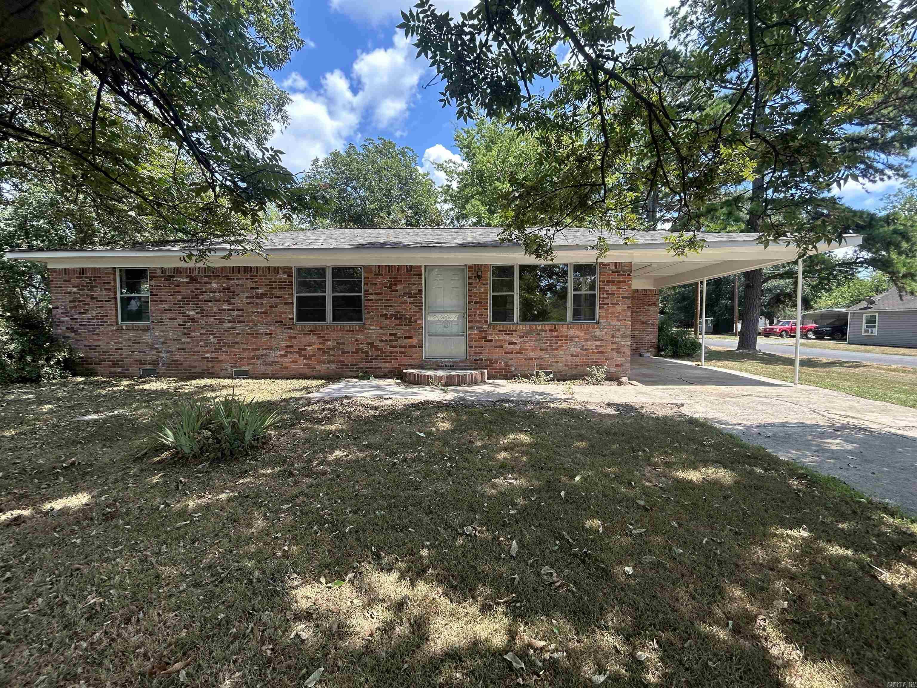 Checkout this tastefully remodeled home in Stuttgart, AR! Located centrally, just off Michigan and Burkle St, this lovely home may be just what youāve been looking for. Throughout, youāll find refinished hardwood floors that were treated using an oil based conversion varnish, topped off with Bona HD for a durable, lasting finish. The kitchen is a dream with its ample storage, beautiful countertop and backsplash, finished off with a multi-function sink that is a must see. All new appliances include a gas range, over the range microwave, 3 drawer dishwasher, and bottom-freezer refrigerator. In each bathroom youāll find new vanities and countertops, along with updated fixtures to match. In the en suite bathroom, youāll find a custom finished shower with seating, along with all new hardware as well. The roof covering is less than a year old, and the HVAC system has just been serviced! Donāt hesitate, this one wonāt last!