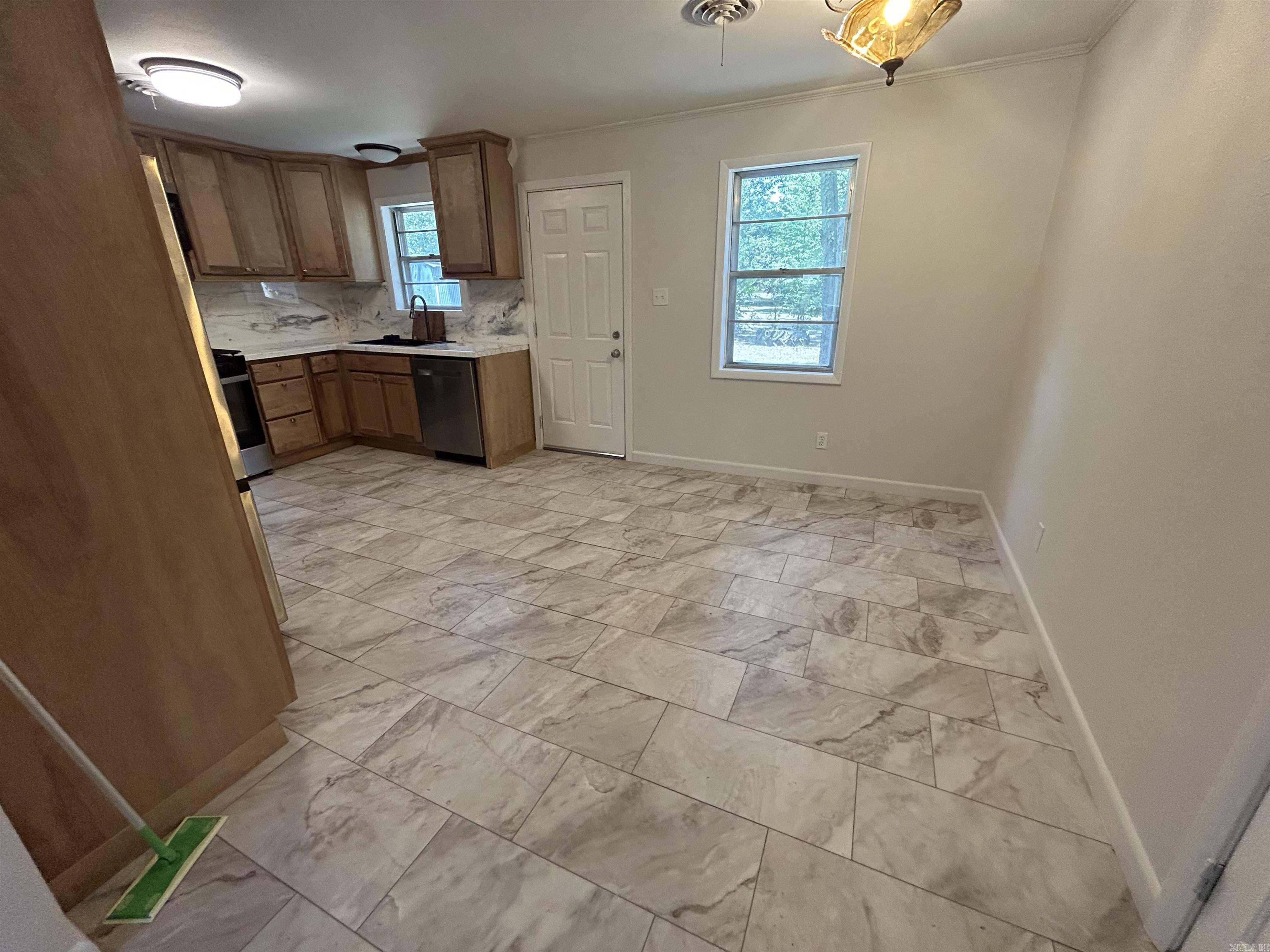 CRESCENT HILL - Residential