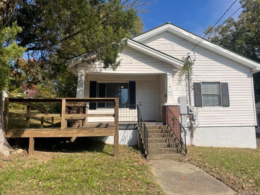 Nice home located near Majestic Park and just a few minutes from downtown Hot Springs. Great opportunity for a first time home buyer or investor. Can be sold fully furnished with an acceptable offer. Agents see remarks.