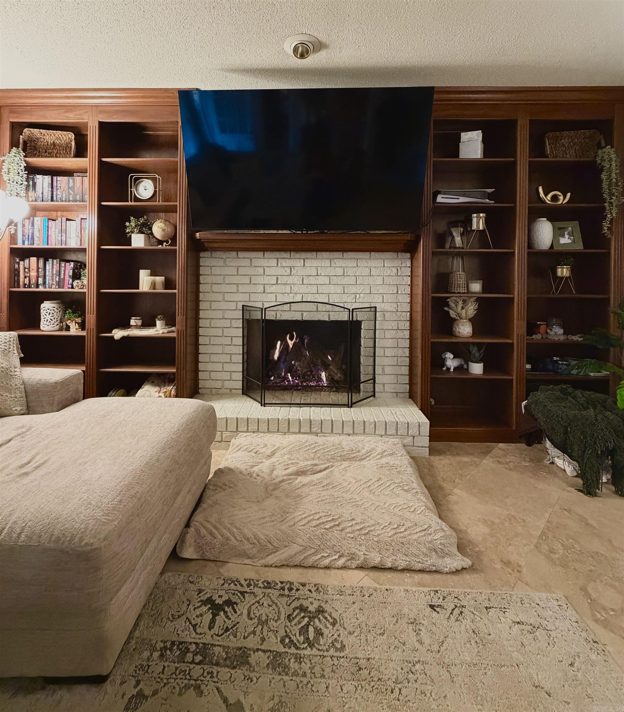 COLONY WEST - Residential