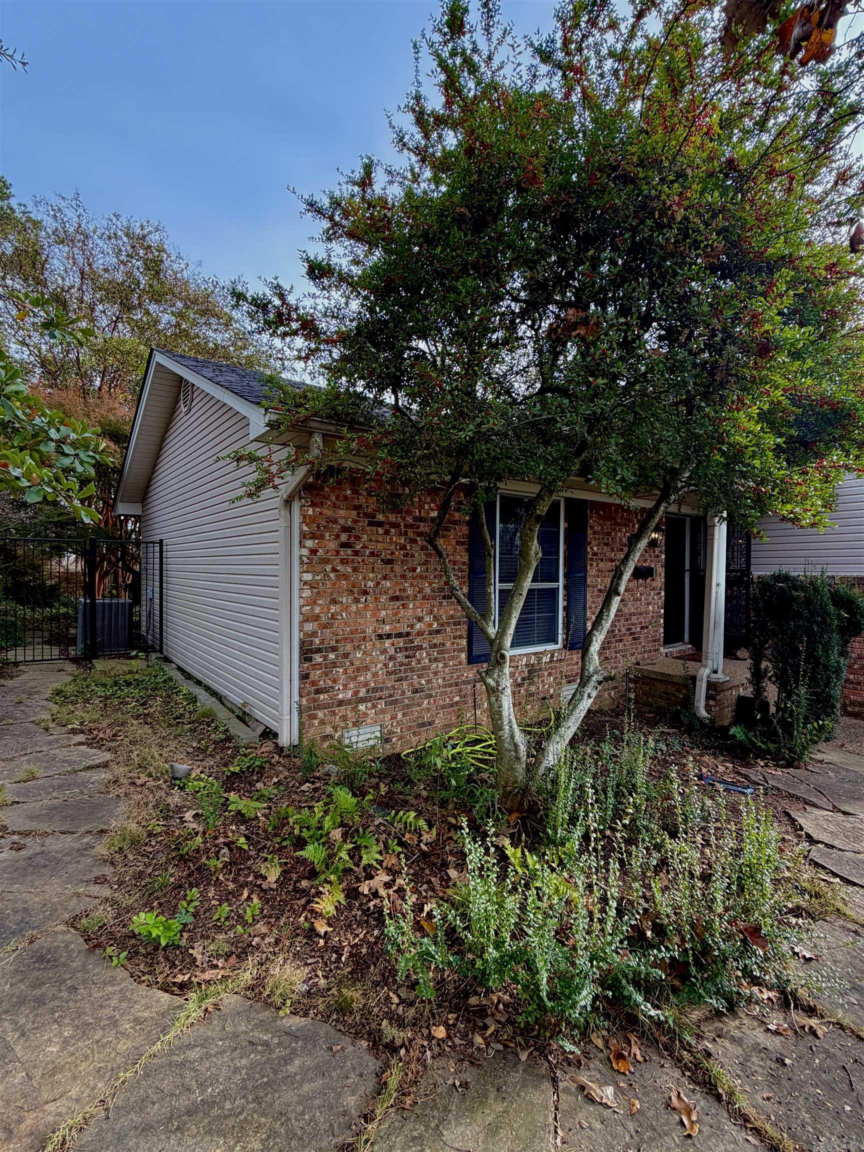 COLONY WEST - Residential