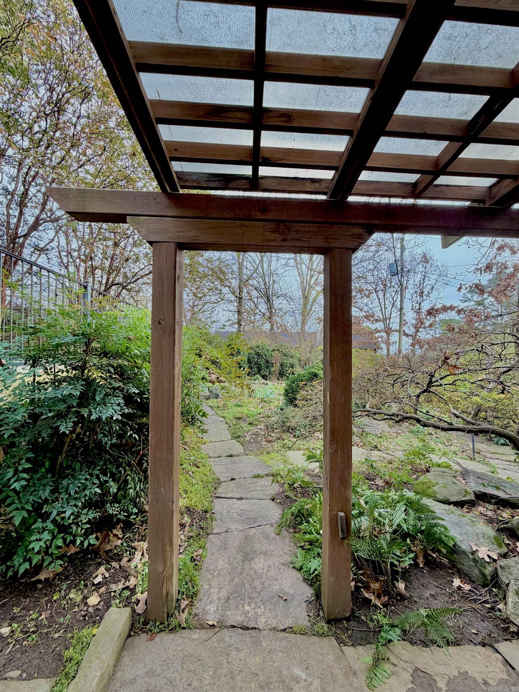 COLONY WEST - Residential