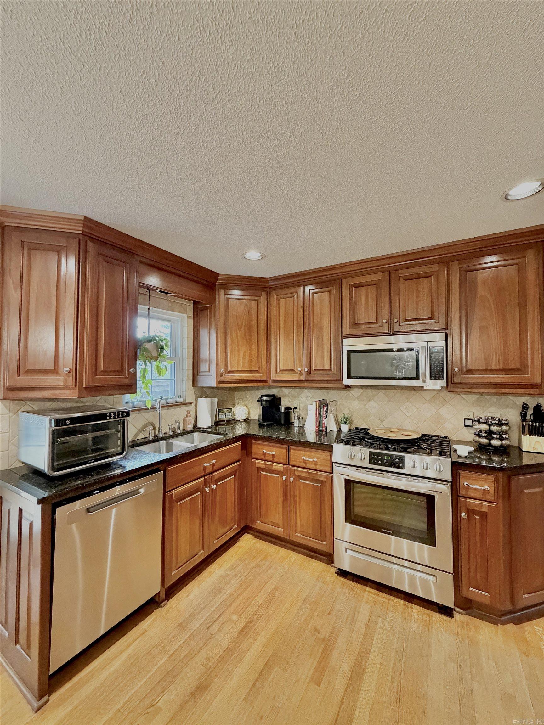 COLONY WEST - Residential