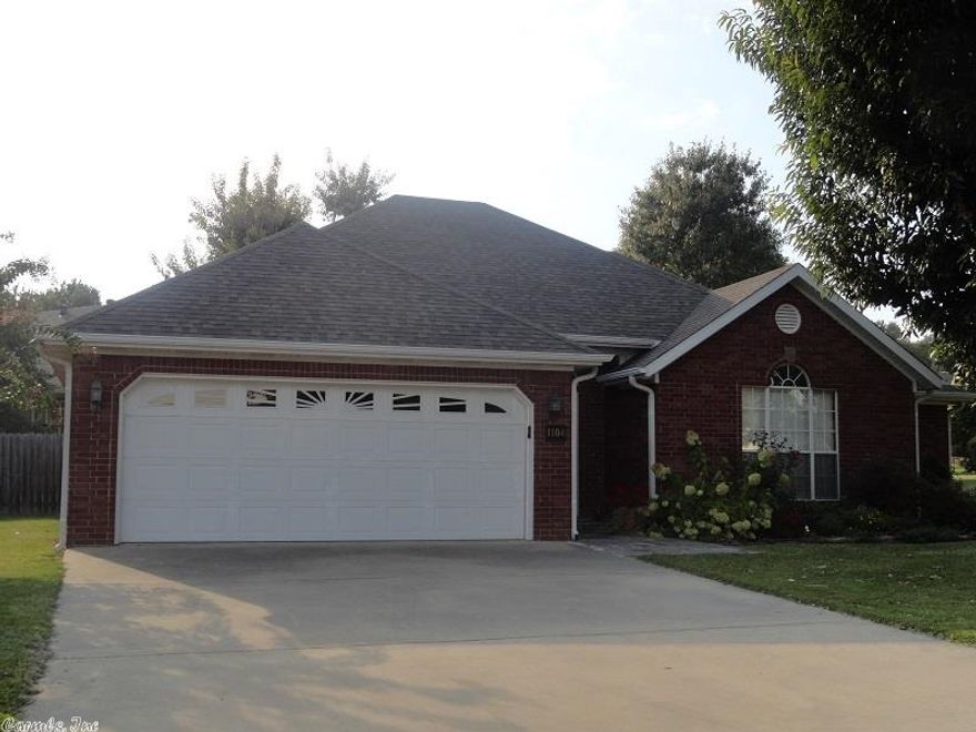 VERY CUTE AND MOVE-IN READY HOME IN A GREAT LOCATION, CARPET, TILE AND LAMINATE FLOORING, GAS LOG FIREPLACE IN LIVING ROOM, 10' AND 9' CEILINGS, KITCHEN/DINING COMBO WITH ADDITIONAL KITCHEN ISLAND W/ BREAKFAST BAR, CHERRY STAINED RAISED PANEL CABINETS, SEPARATE LAUNDRY ROOM, COVERED BACK PATIO AND FENCED BACKYARD, CALL TO VIEW TODAY!  SELLER'S PROPERTY DISCLOSURE IS NOT AVAILABLE.