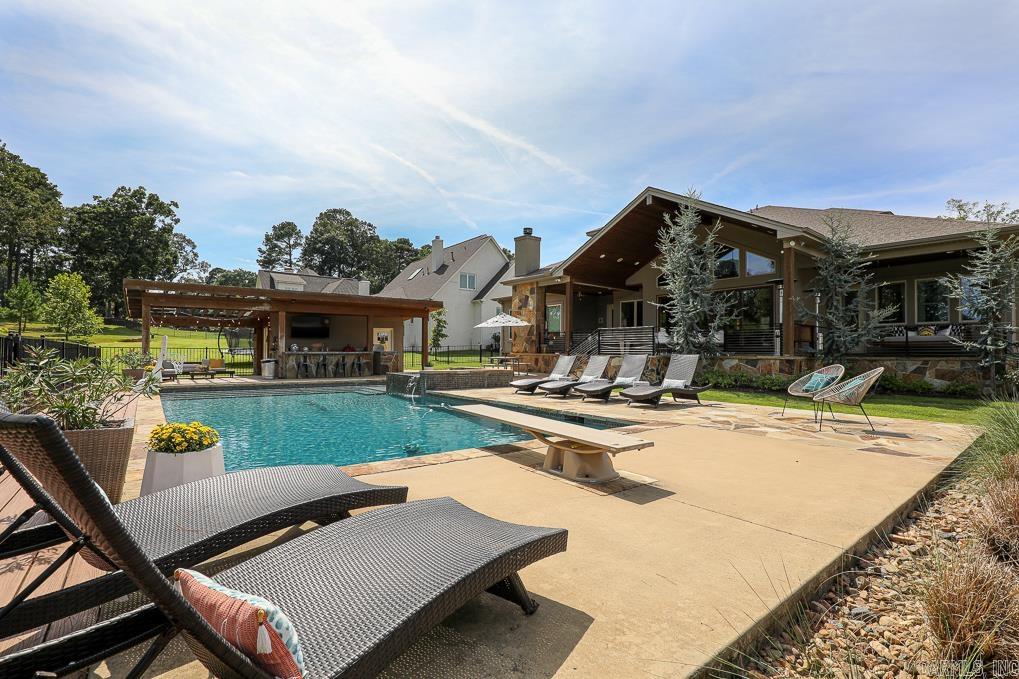 LONGHILLS VILLAGE - Residential