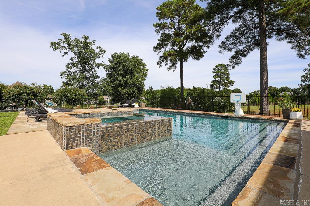 LONGHILLS VILLAGE - Residential