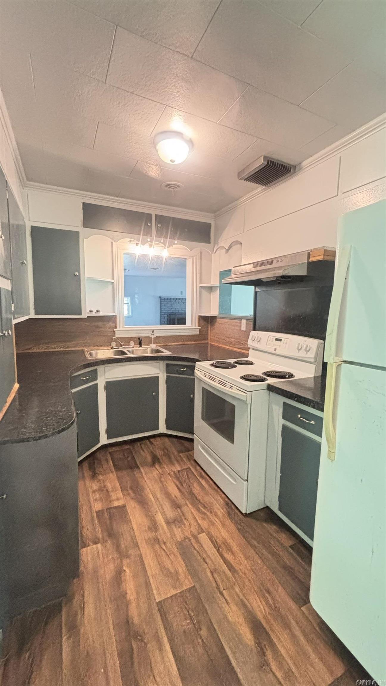 Mena Original - Residential Lease