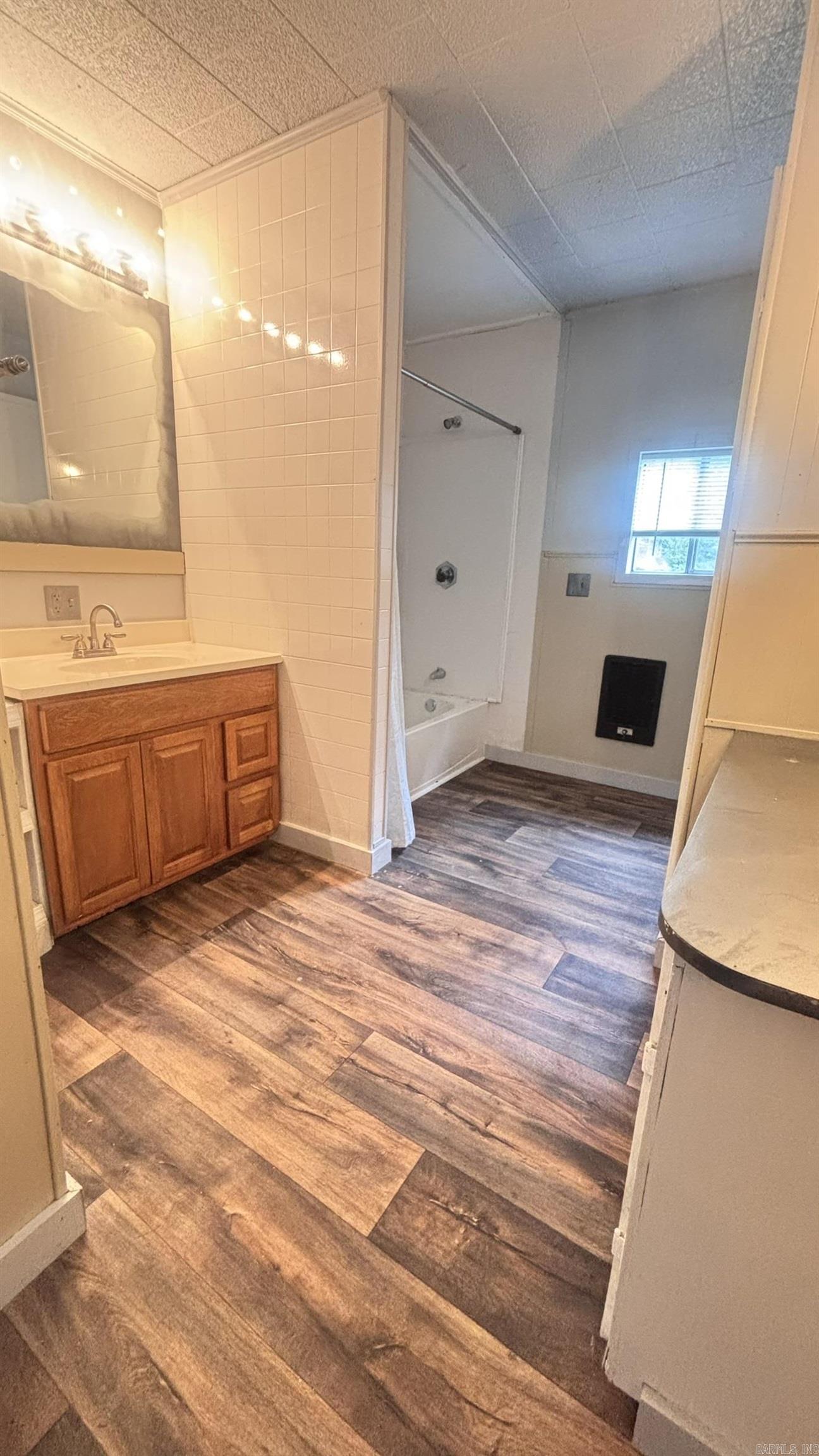 Mena Original - Residential Lease