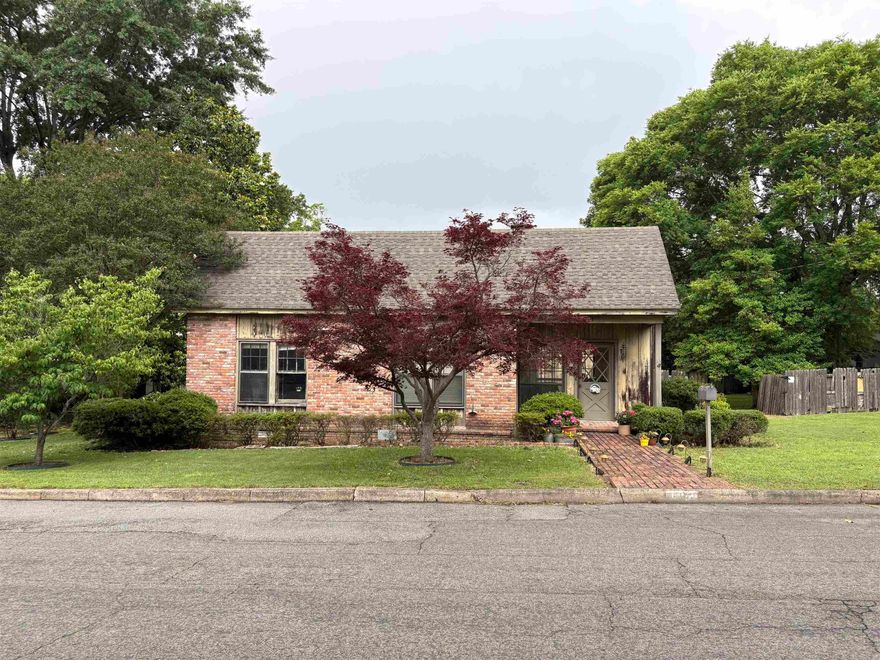 Beautiful 3 bedroom w/historical charm.