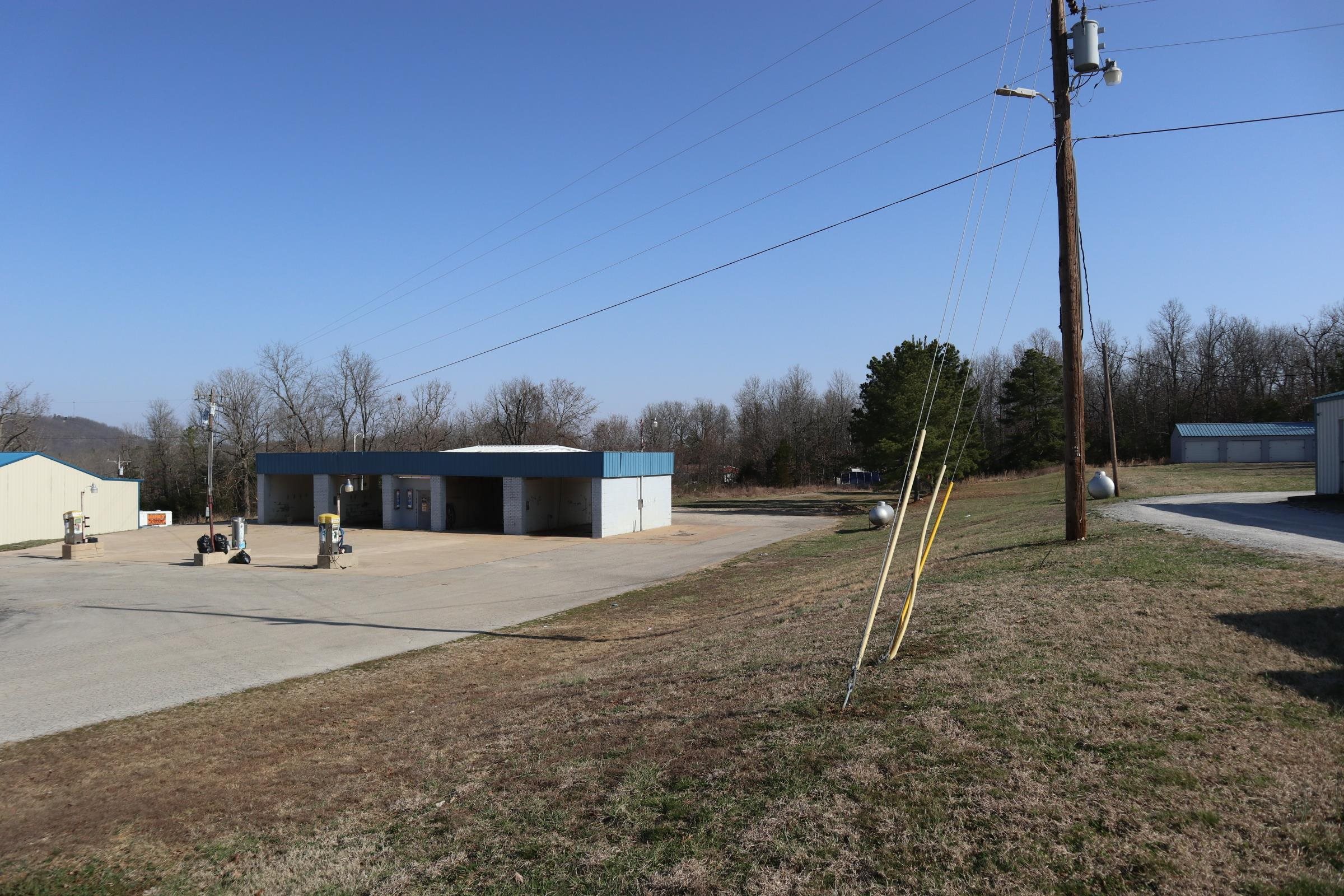 COMMERCIAL LOT AND CARWASH FOR SALE IN SALEM ARKANSAS Property is located at 334 Hwy. 62/412 E., Salem, AR. Commercial acreage and carwash located on US Highway with high traffic. This property is currently being used as a carwash, but has potential to be used for many commercial adventures. Great location. Additional space for other buildings.